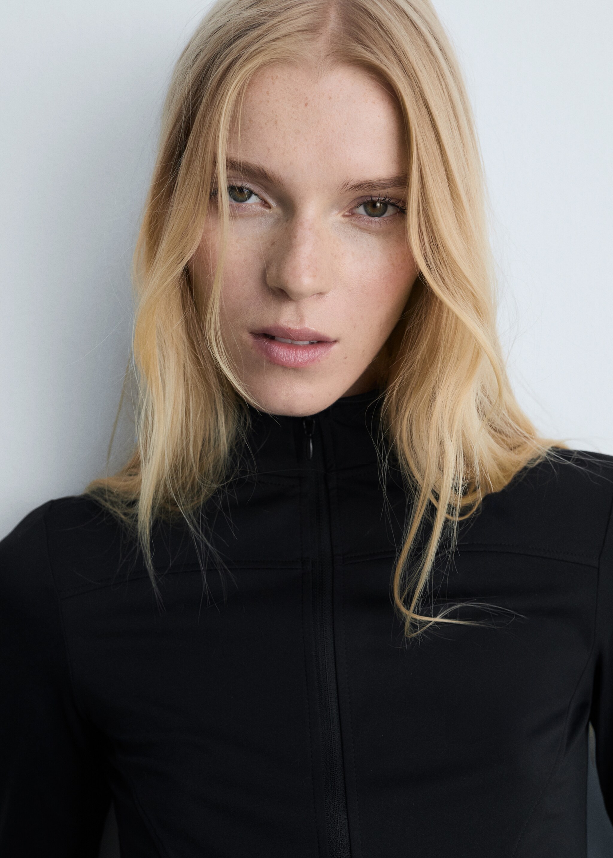 Zipper fitted jacket - Details of the article 1, Black. Ref: 77045653-00.