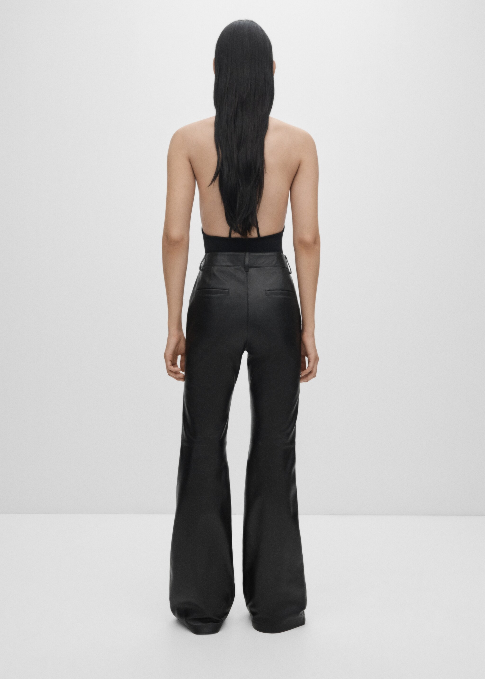 Flared leather trousers - Reverse of the article, Black. Ref: 77045656-00.