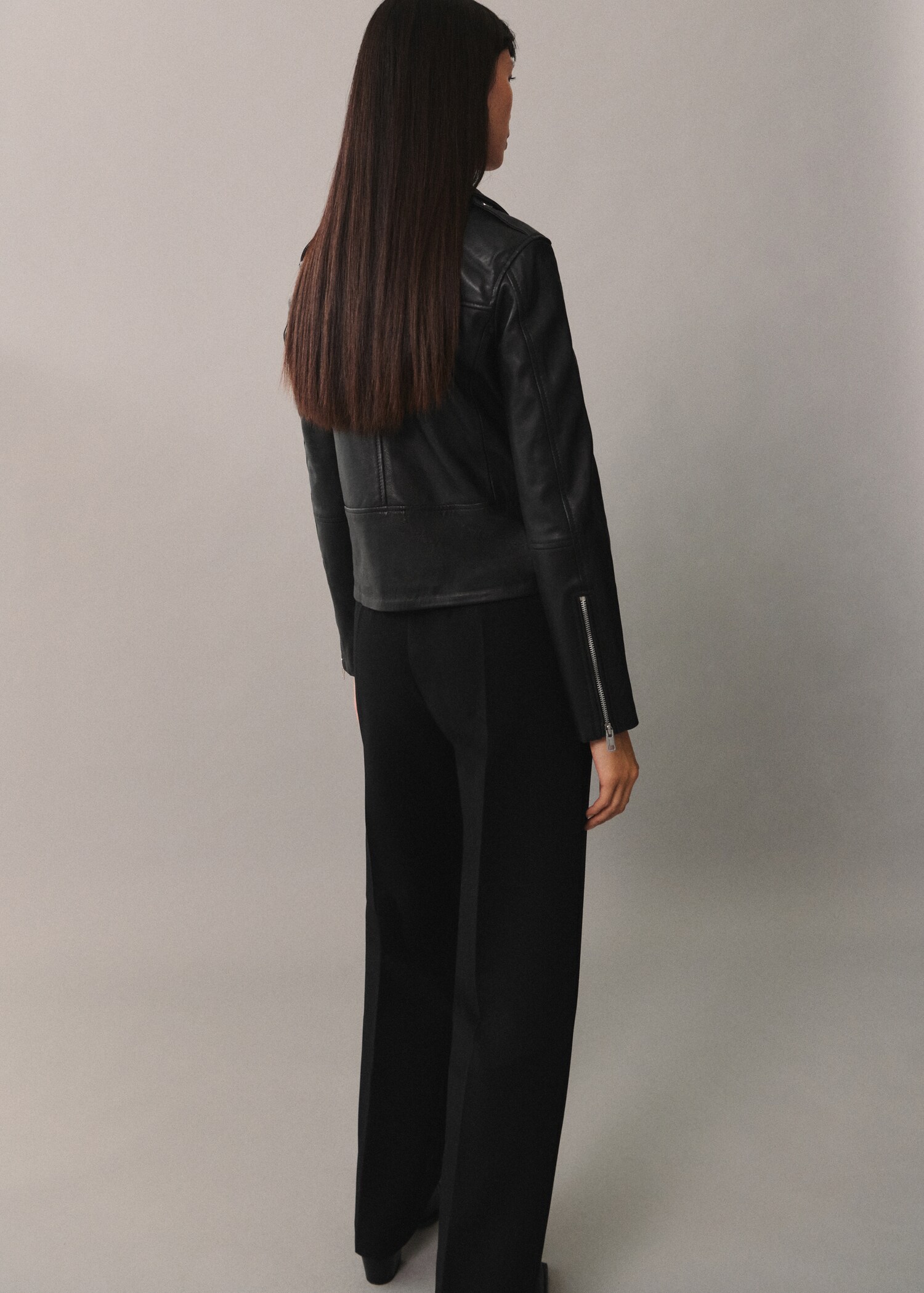 Leather biker jacket - Reverse of the article