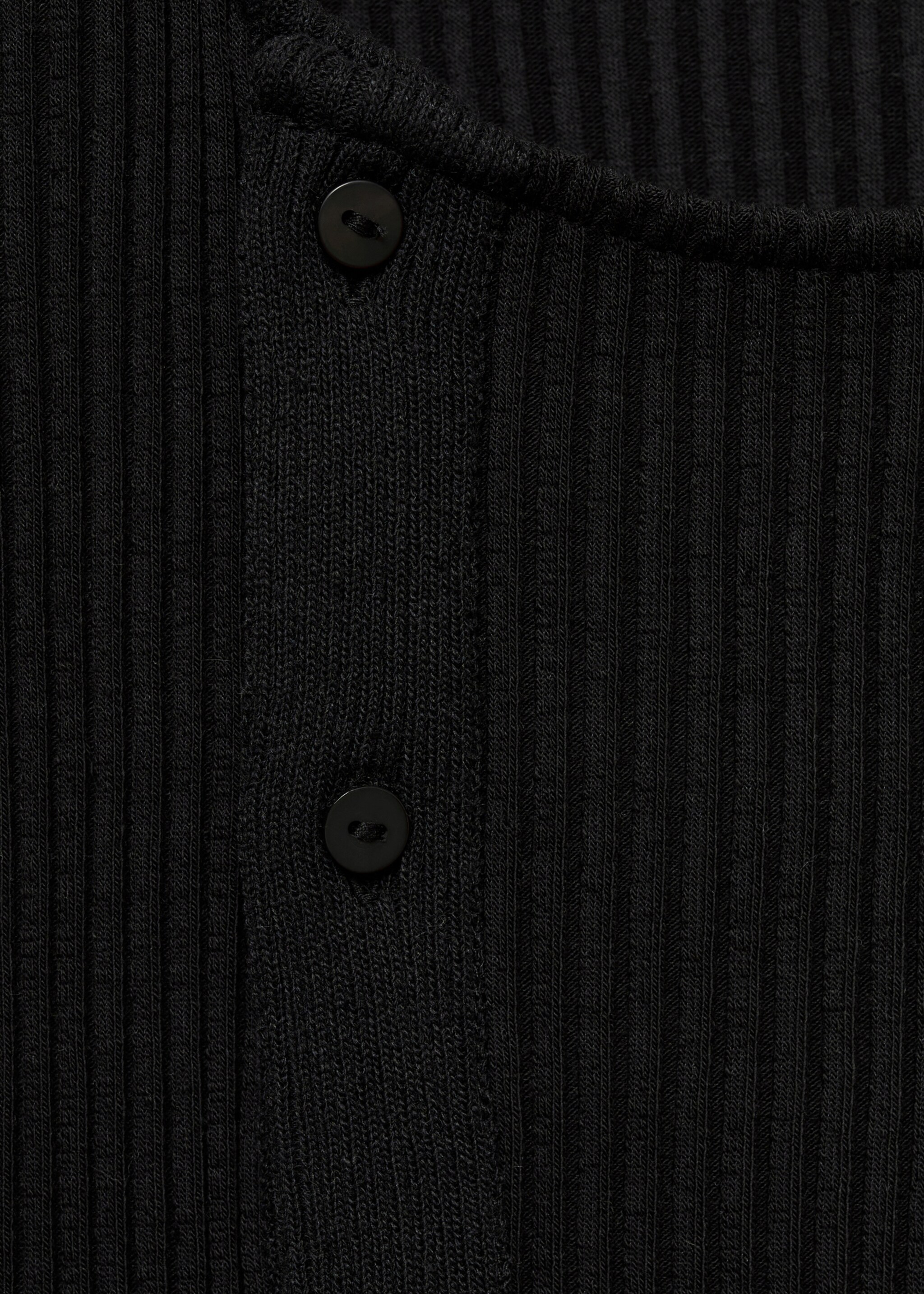 Knitted top with side buttons - Details of the article 8, Black. Ref: 77045670-00.