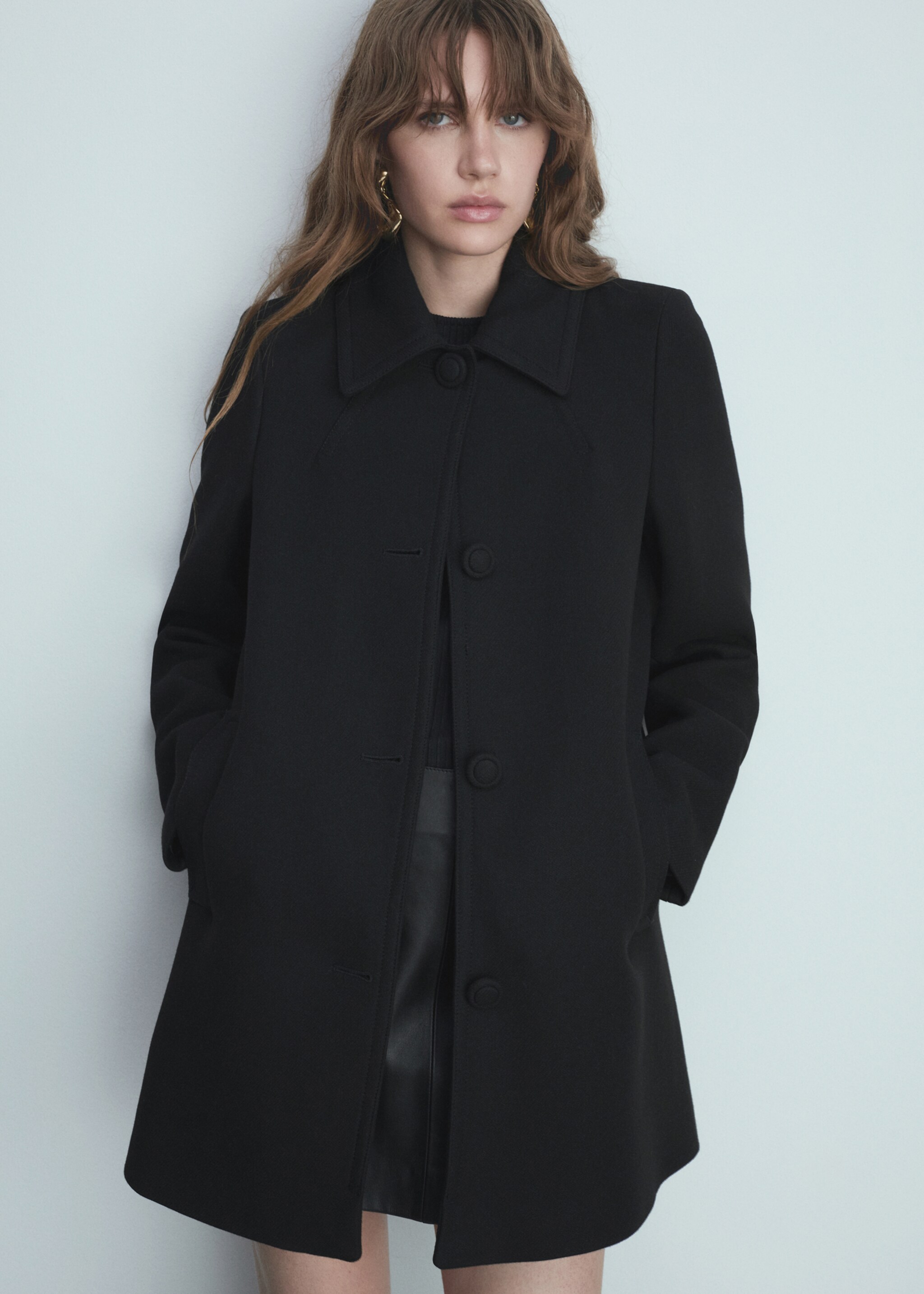 Straight-fit coat with buttons - Medium plane, Black. Ref: 77045672-00.