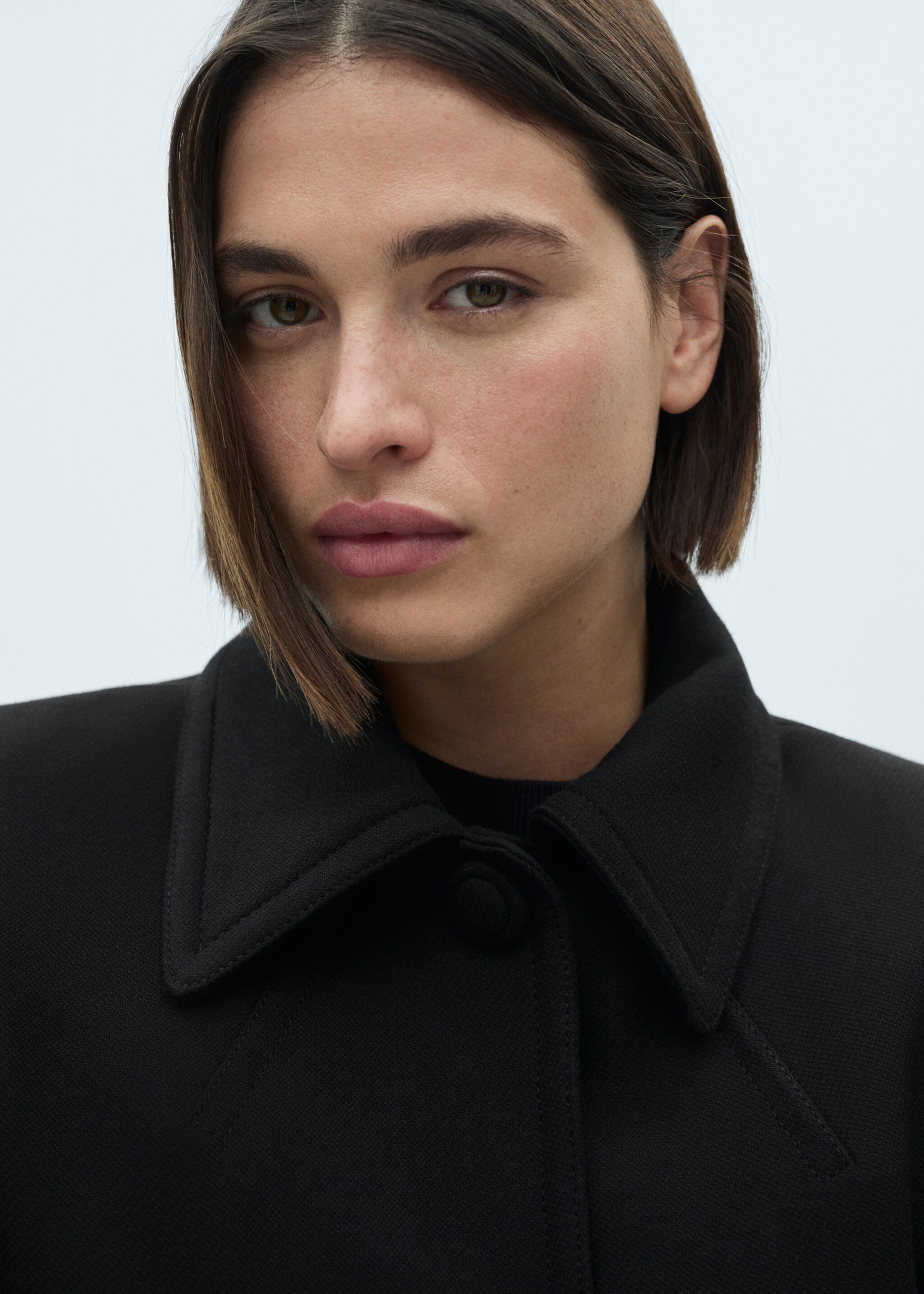 Straight-fit coat with buttons - Details of the article 4, Black. Ref: 77045672-00.