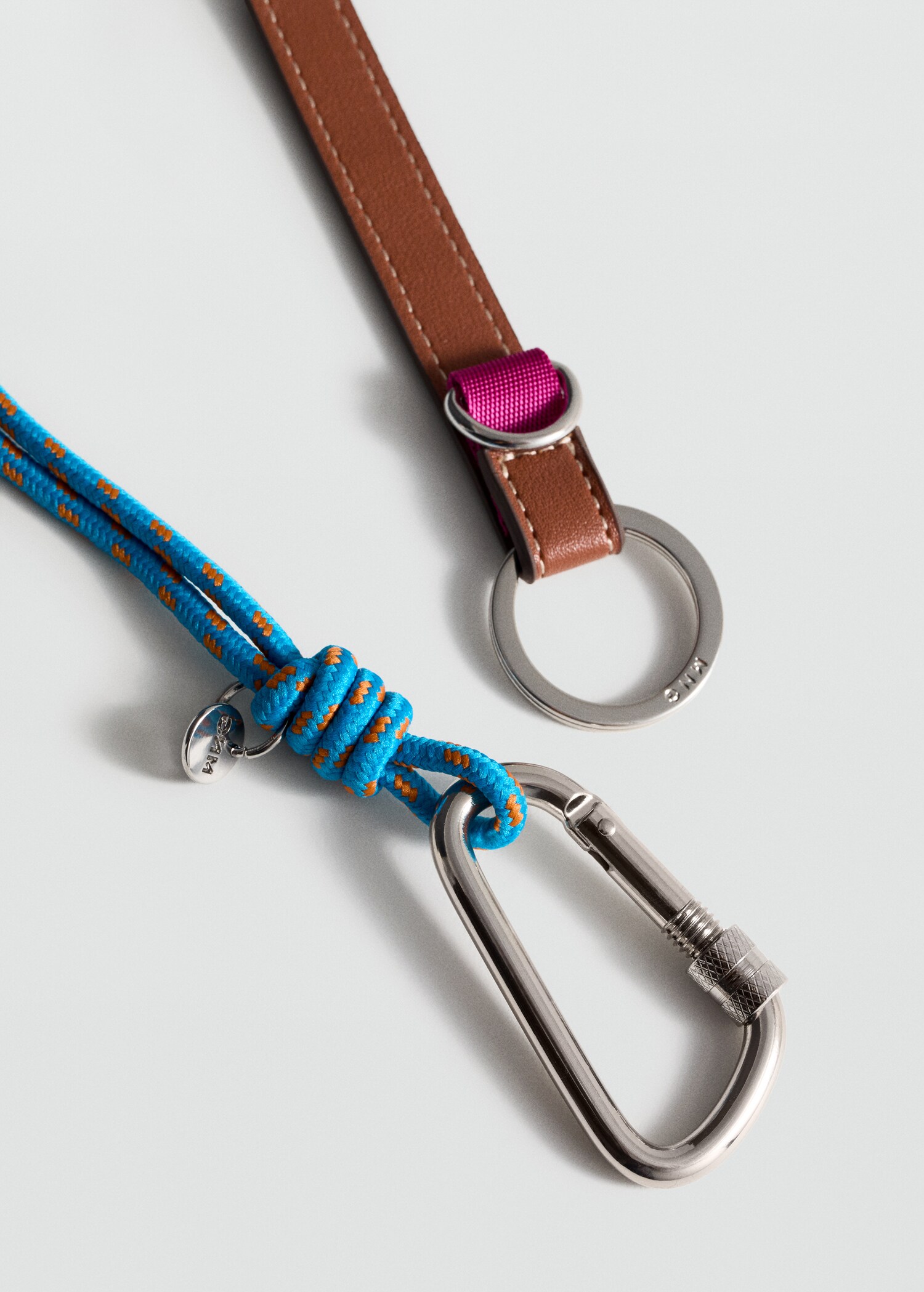 Carabiner keyring with combination - Plan moyen