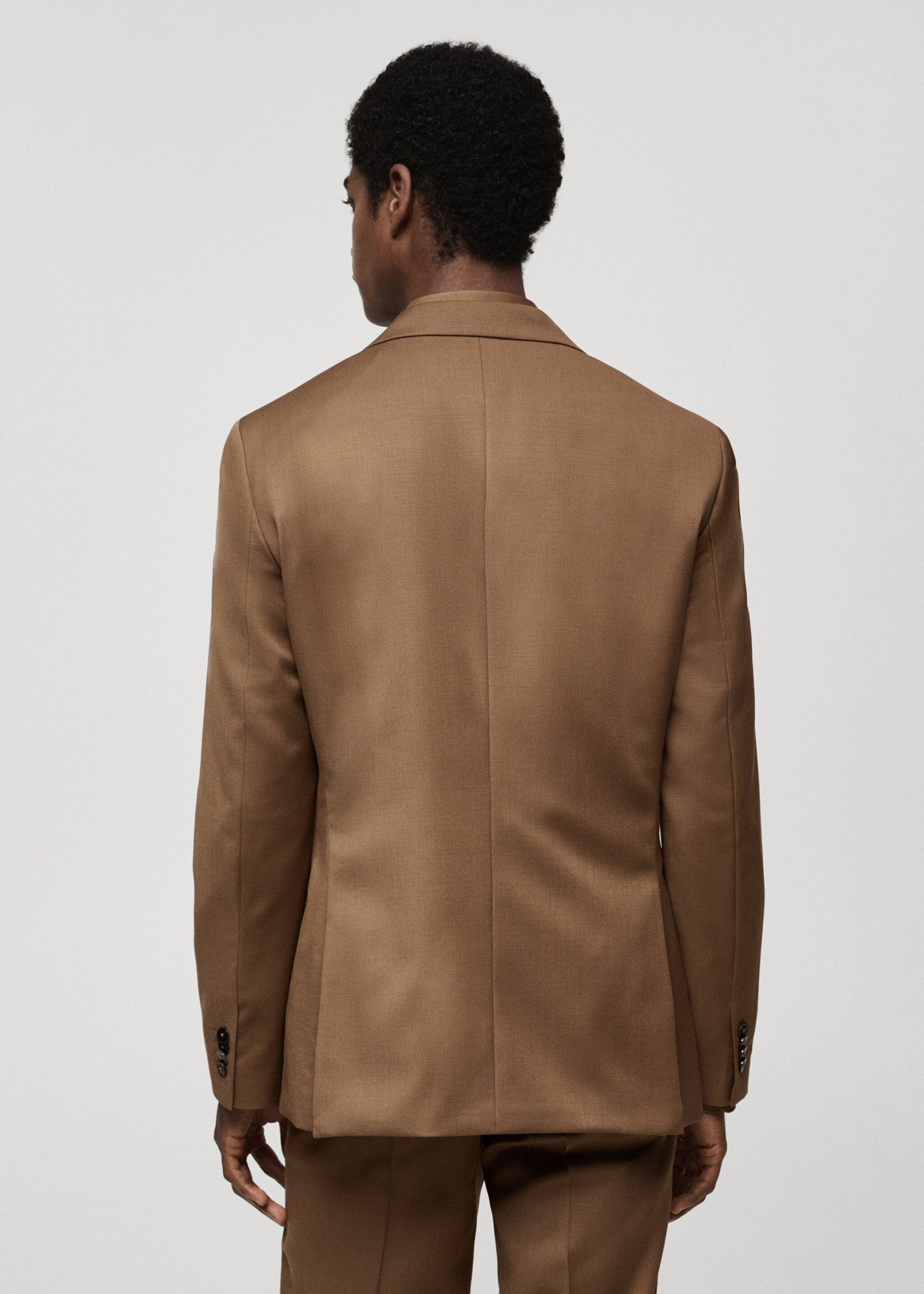Sacou de costum slim fit de lână virgină 100 % - Spatele articolului, Maro. Ref: 77045971-00.