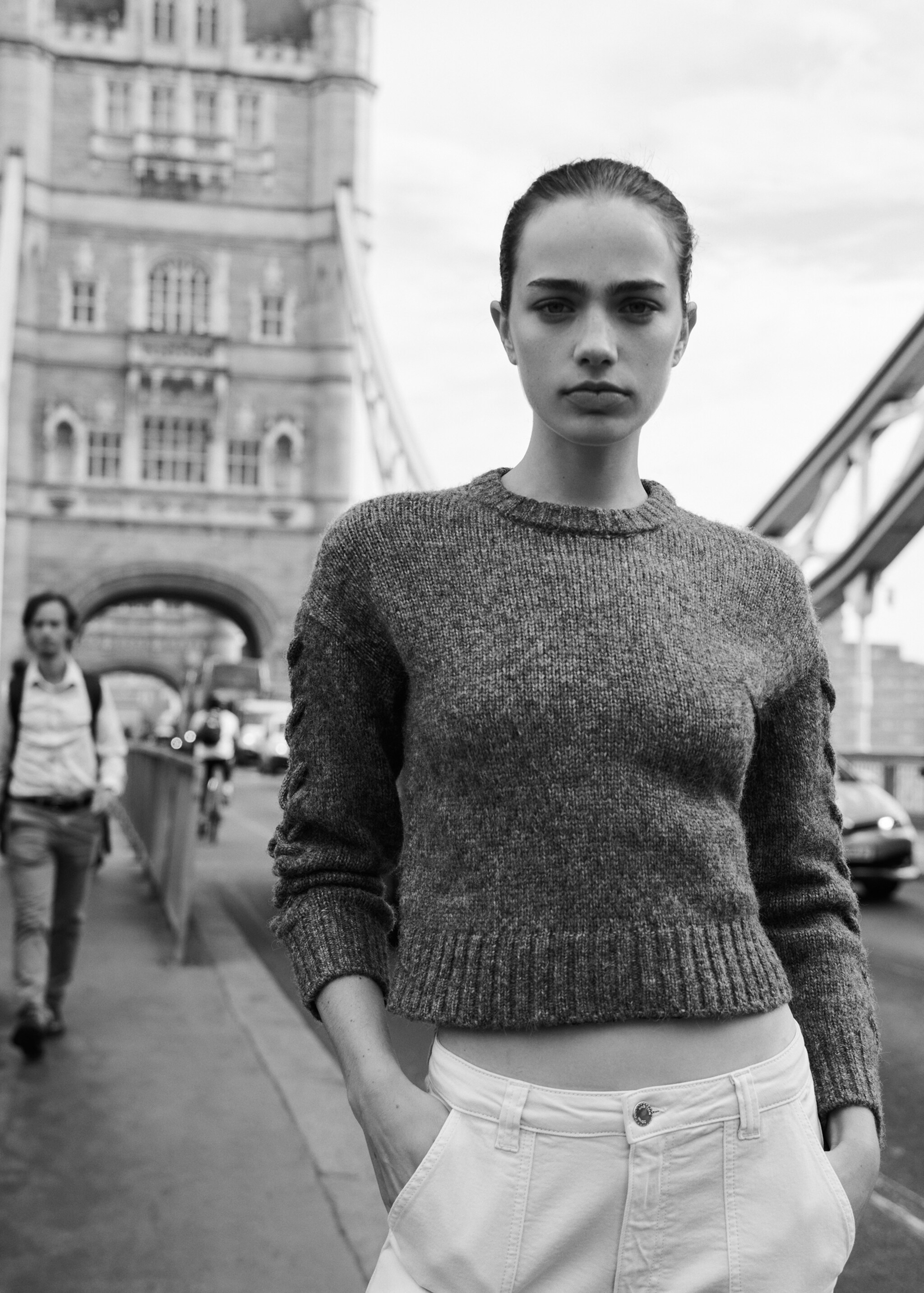 Braided sleeve sweater - Details of the article 5, Grey. Ref: 77045984-00.