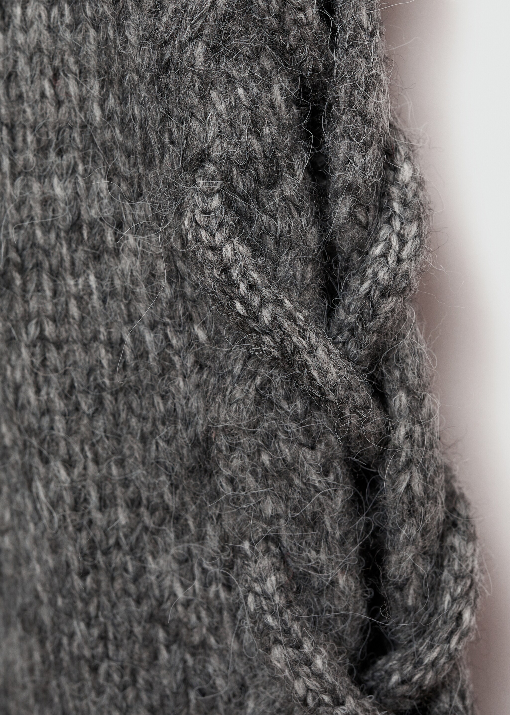 Braided sleeve sweater - Details of the article 8, Grey. Ref: 77045984-00.