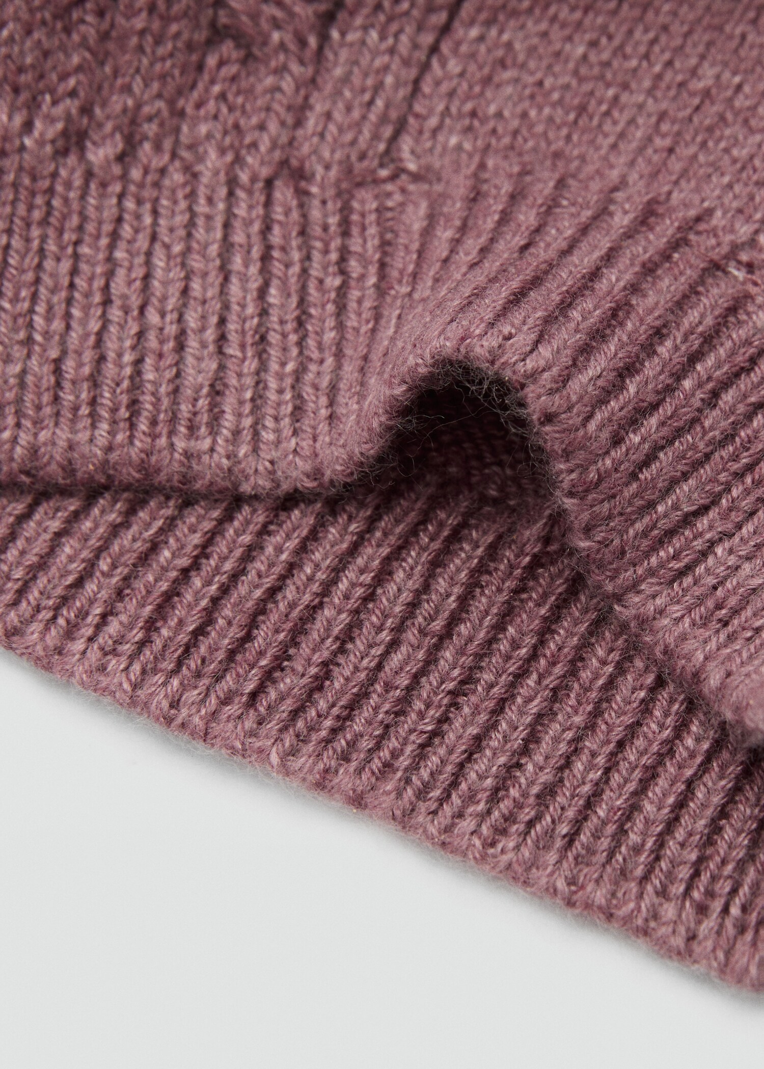 Knitted braided pompom hat - Details of the article 1