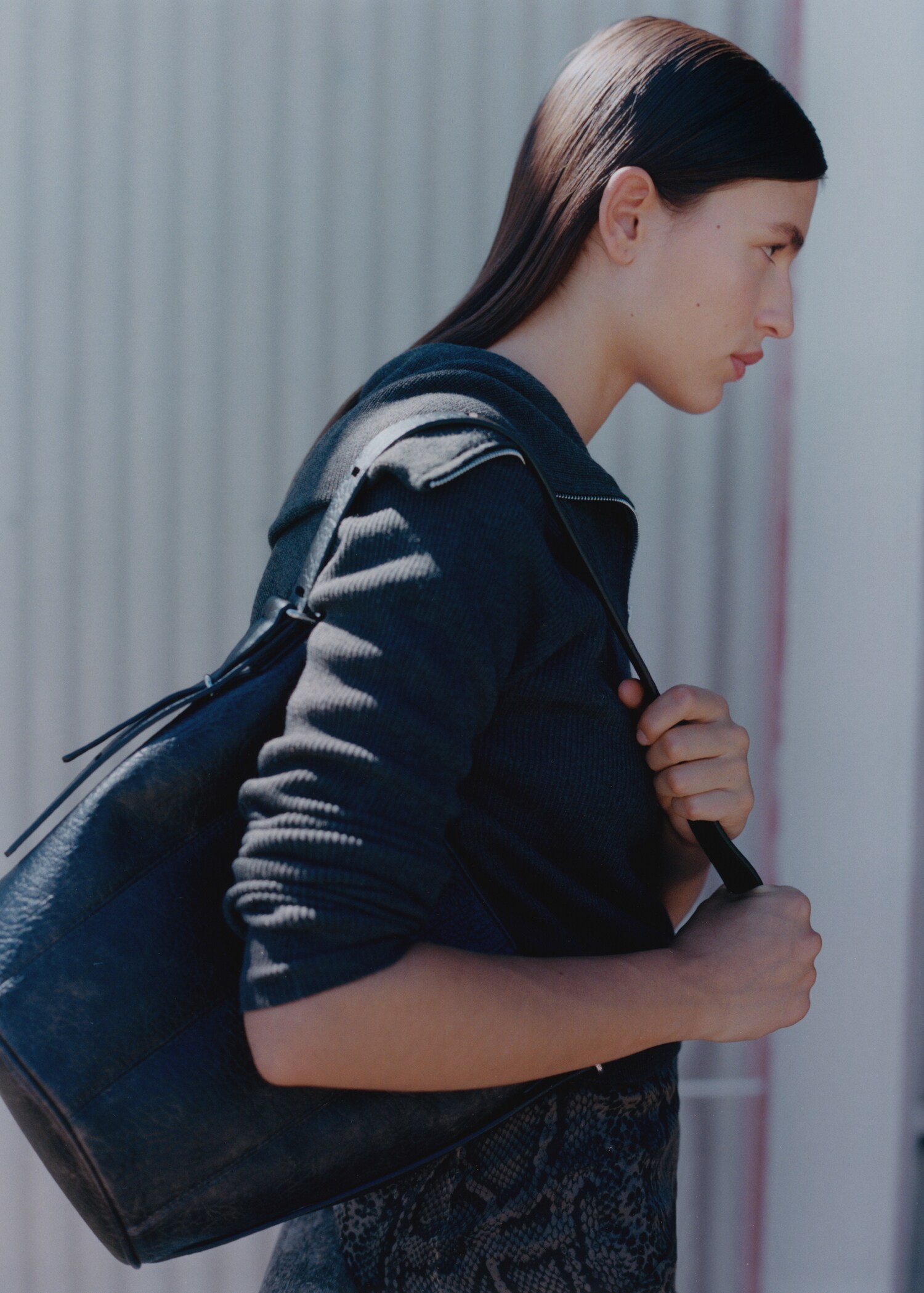 Leather effect bucket bag - Details of the article 6