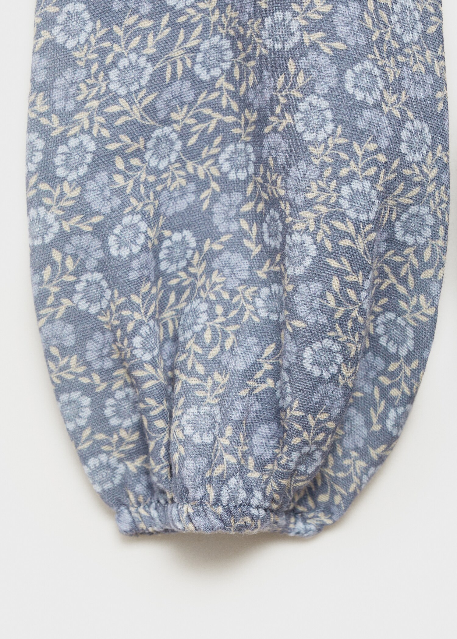 Florales Kleid mit Knöpfen - Detail des Artikels 0