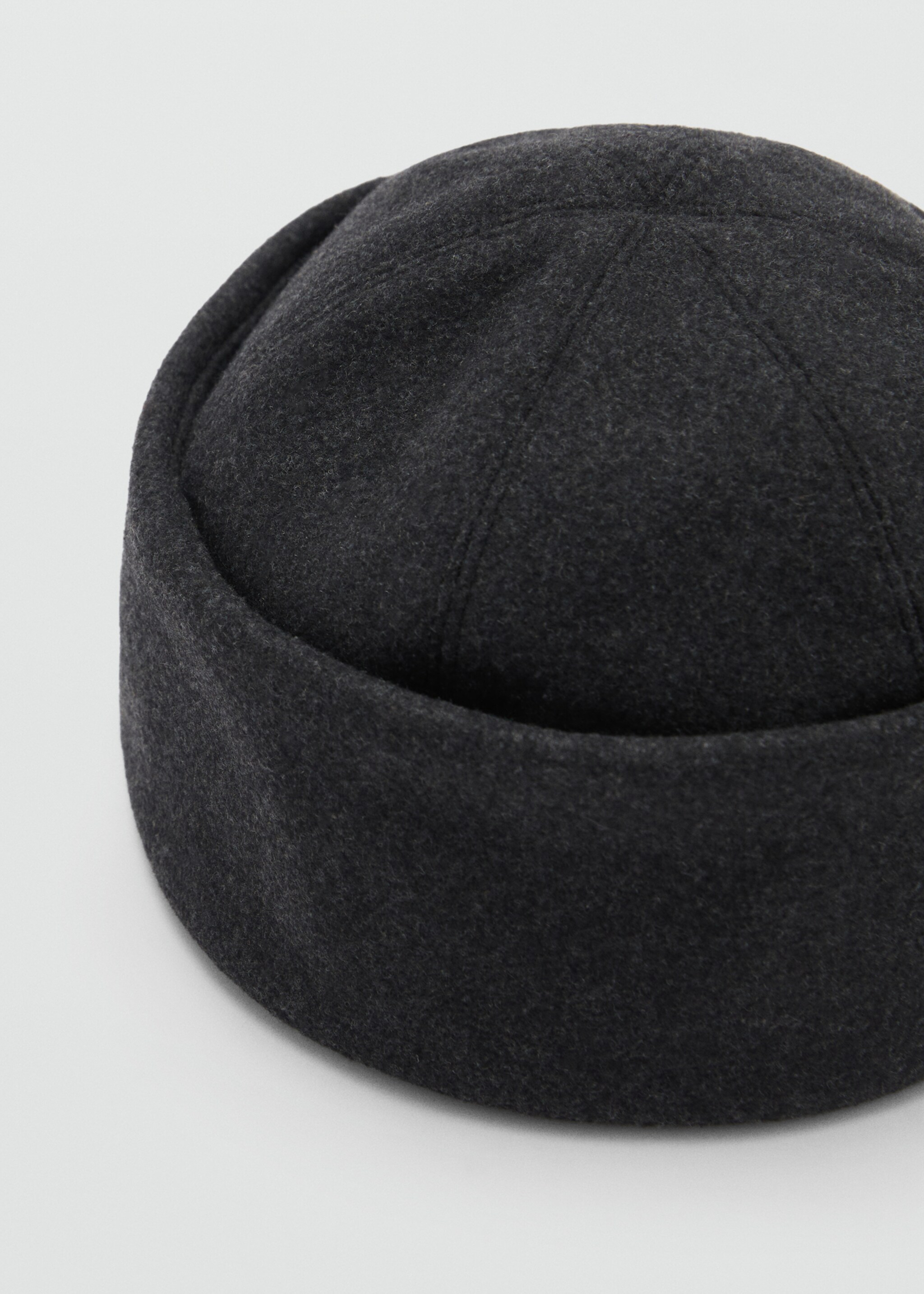 Wool hat with cuffs - Medium plane