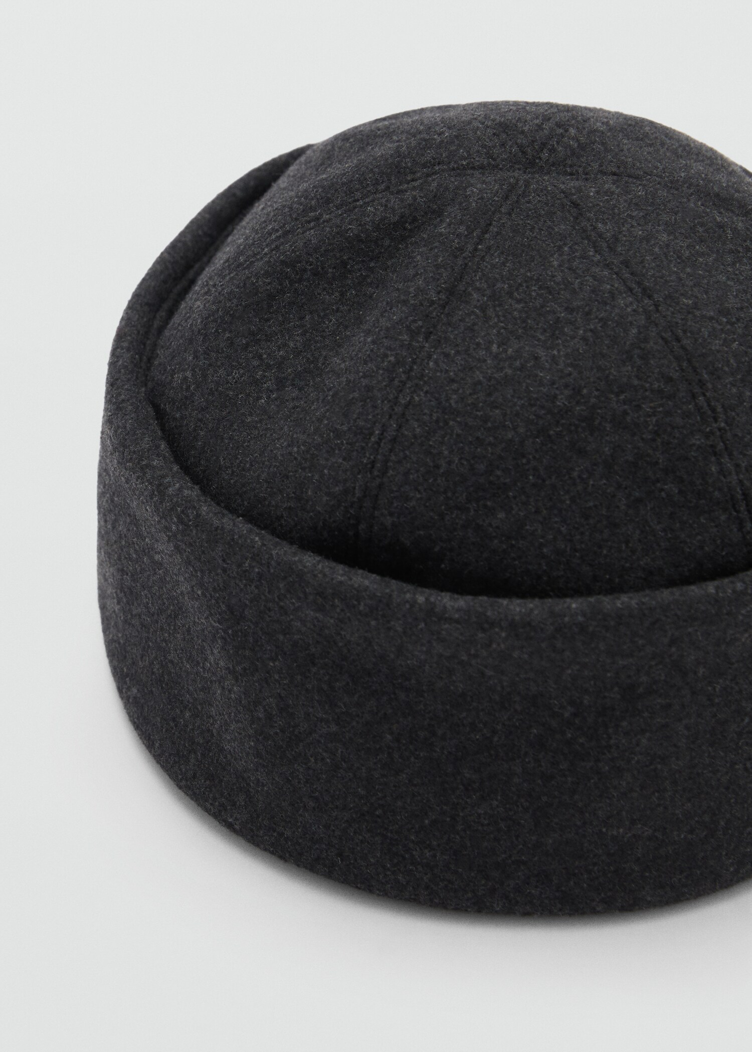 Wool hat with cuffs - Medium plane