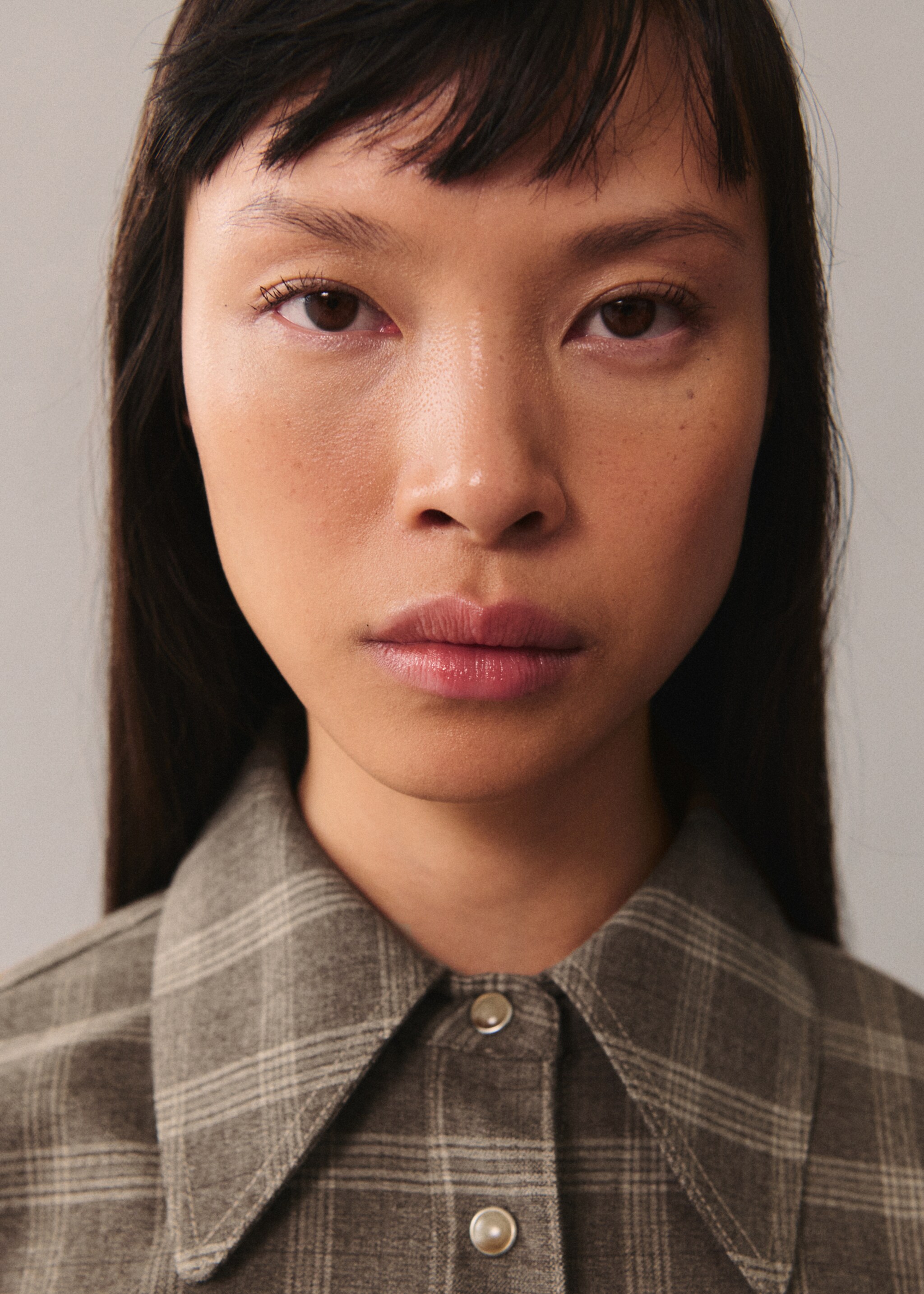 Check overshirt with pockets - Details of the article 1, Beige. Ref: 77046727-00.
