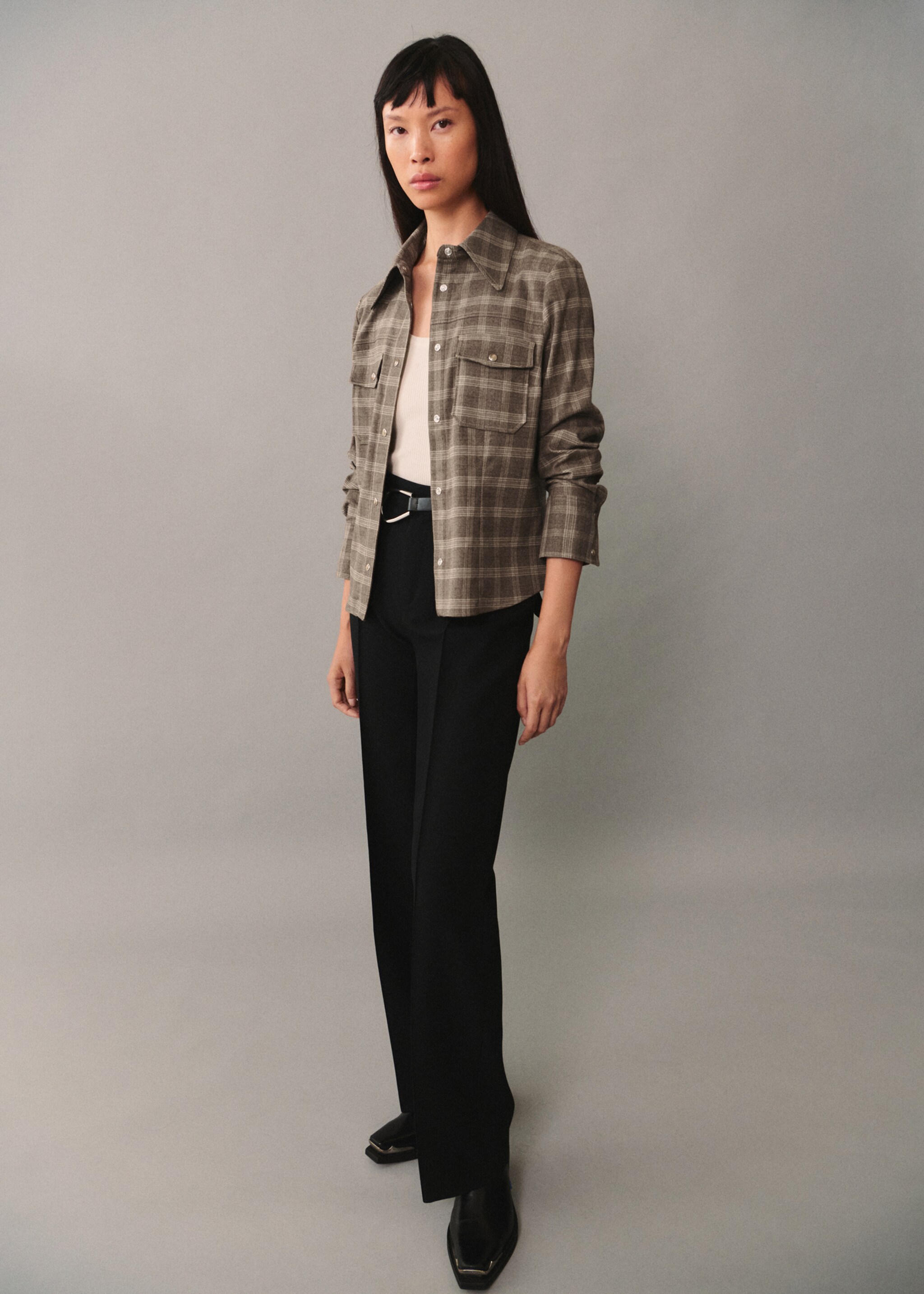 Check overshirt with pockets - Details of the article 2, Beige. Ref: 77046727-00.