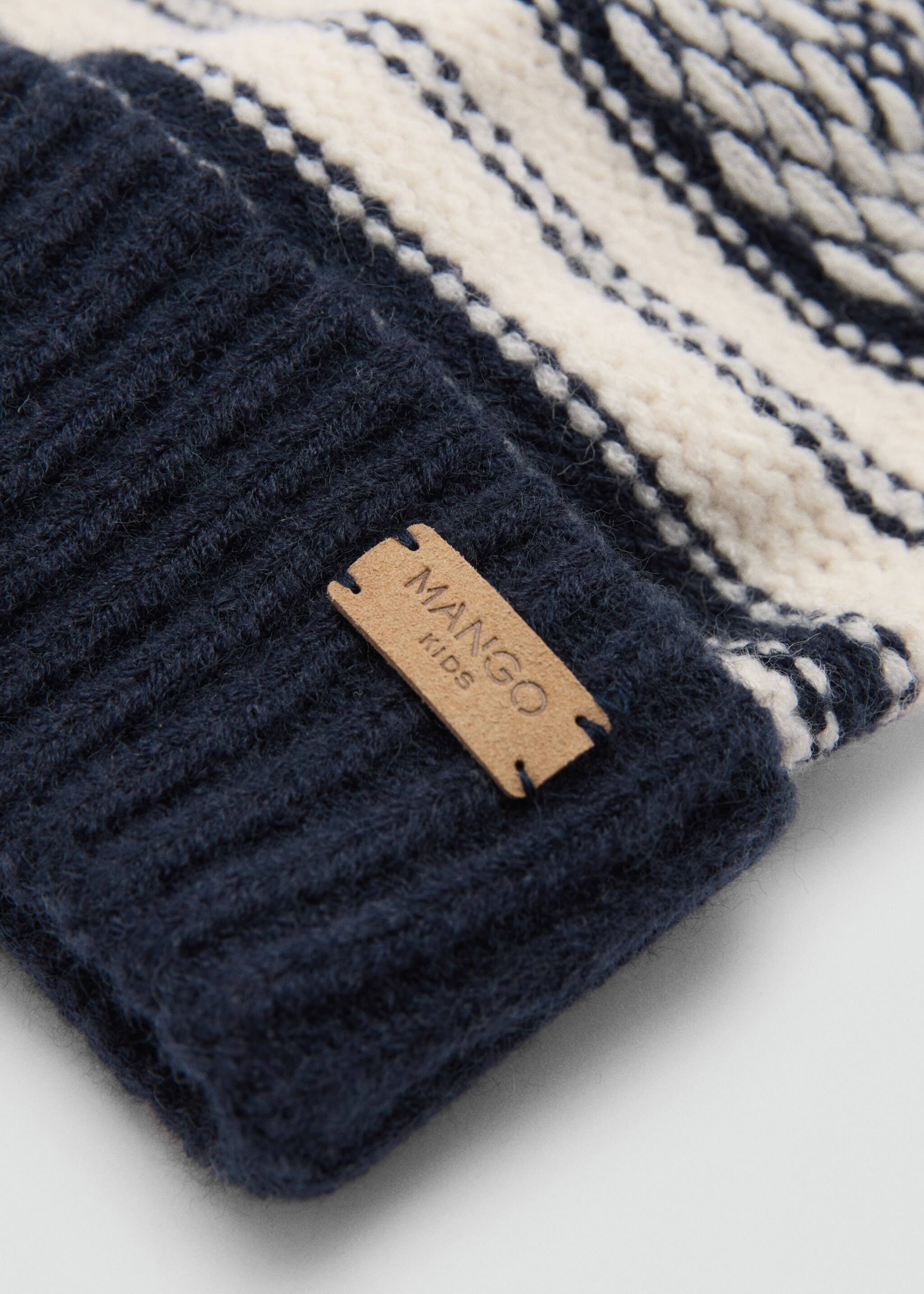Jacquard pompom beanie - Medium plane