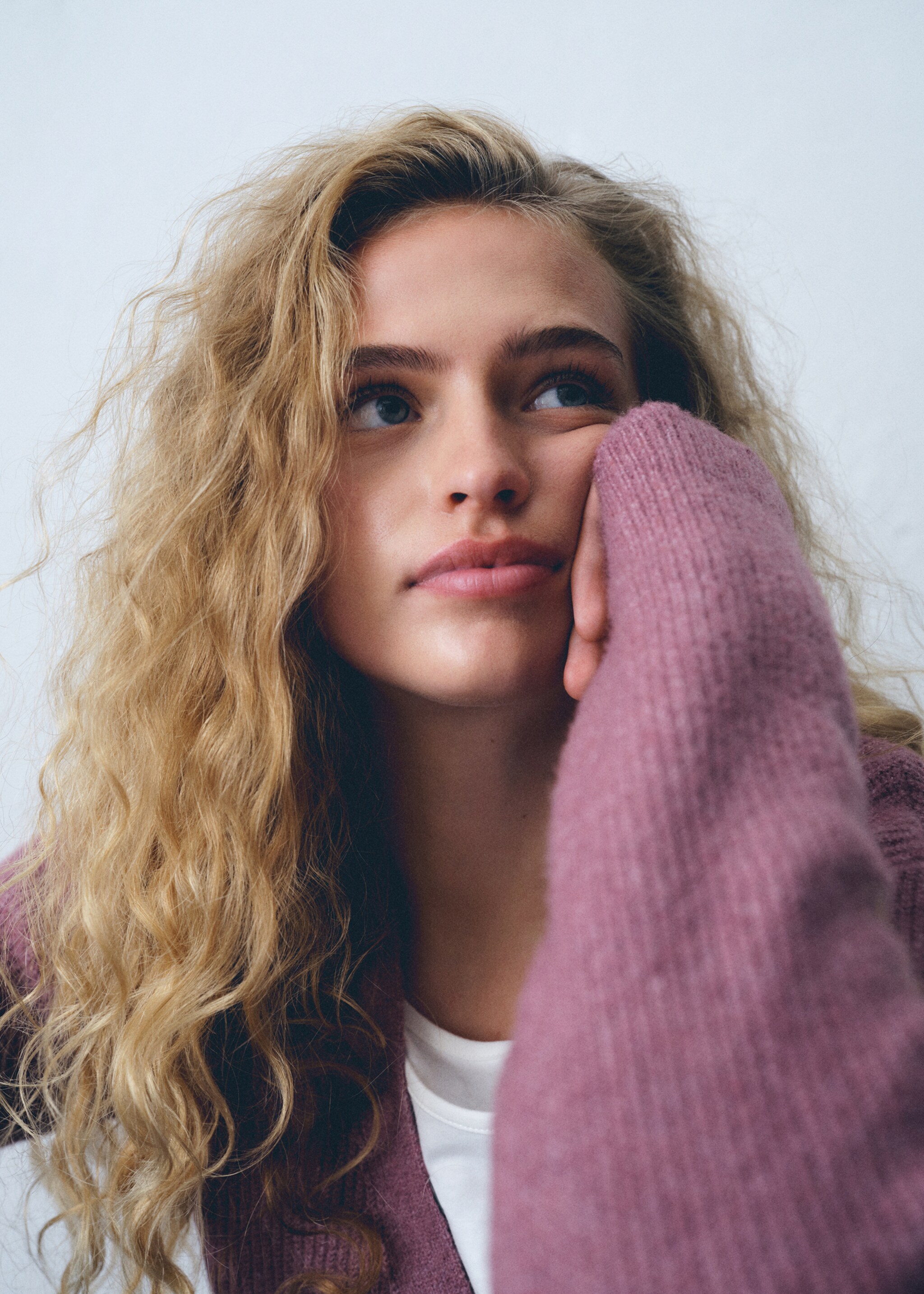 Strickcardigan mit V-Ausschnitt - Detail des Artikels 6, Pastellrosa. Ref: 77046737-00.