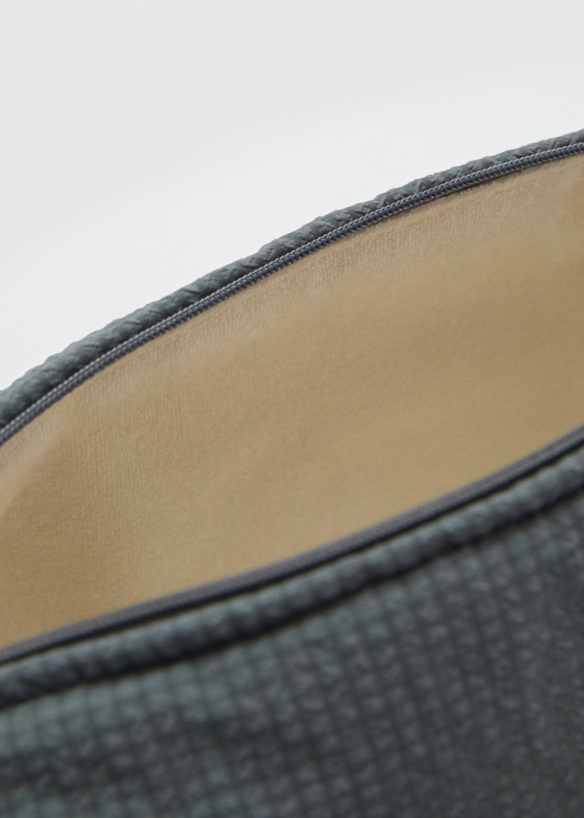 Large cosmetics bag - Details of the article 1, Charcoal. Ref: 77046748-00.