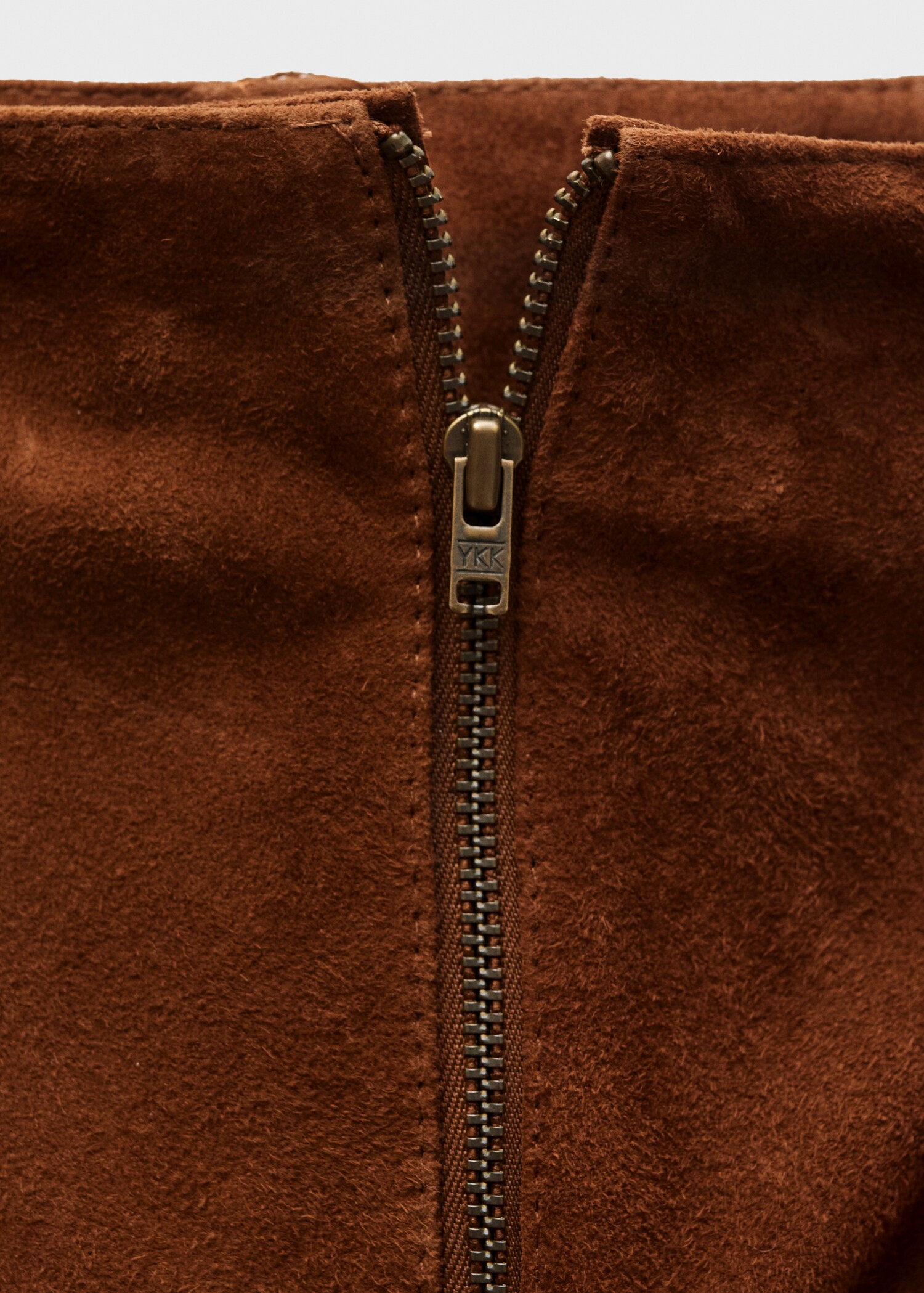 Suede skirt with opening - Details of the article 0