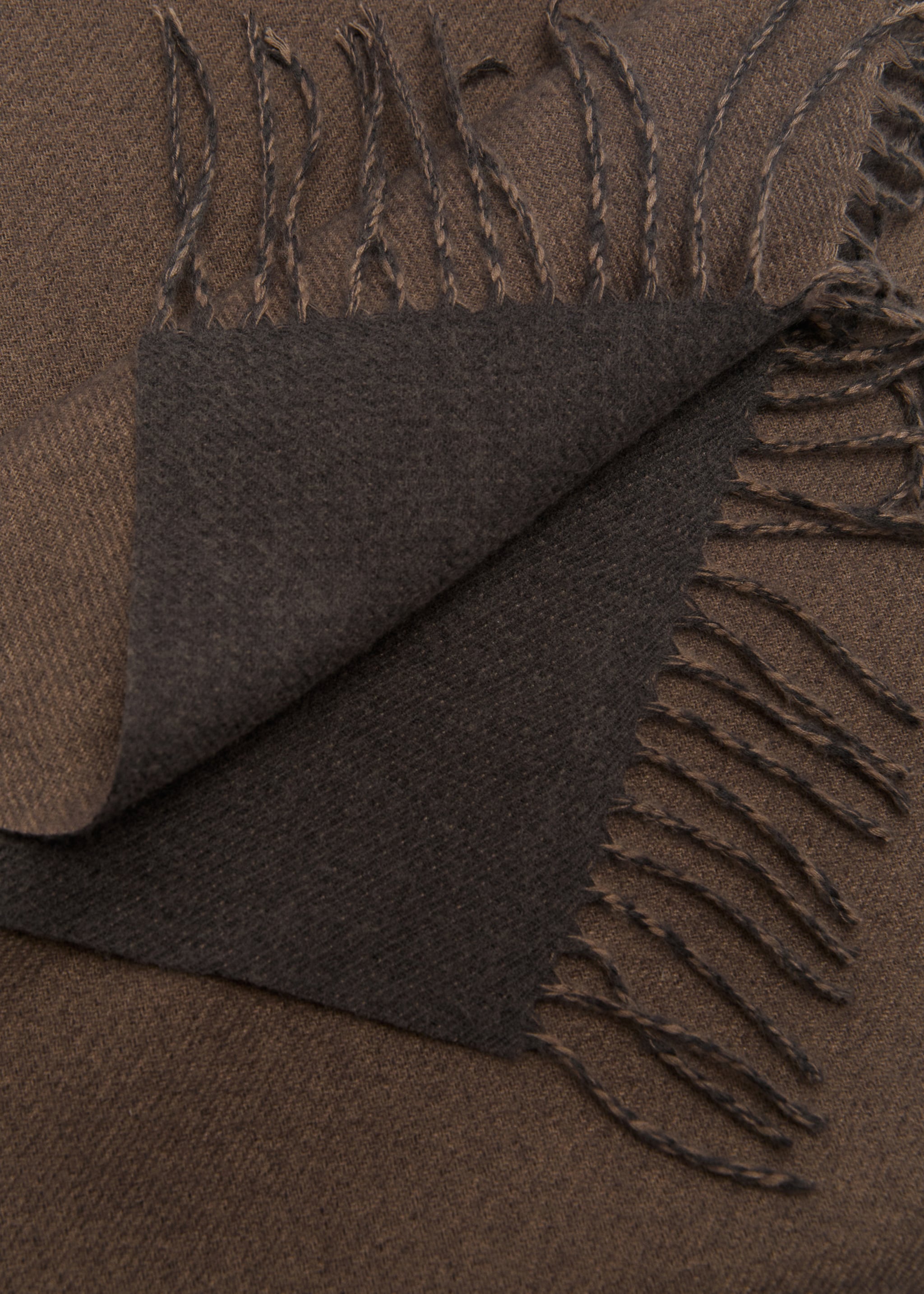 Two-tone fringed scarf - Medium plane, Medium Brown. Ref: 77047113-00.