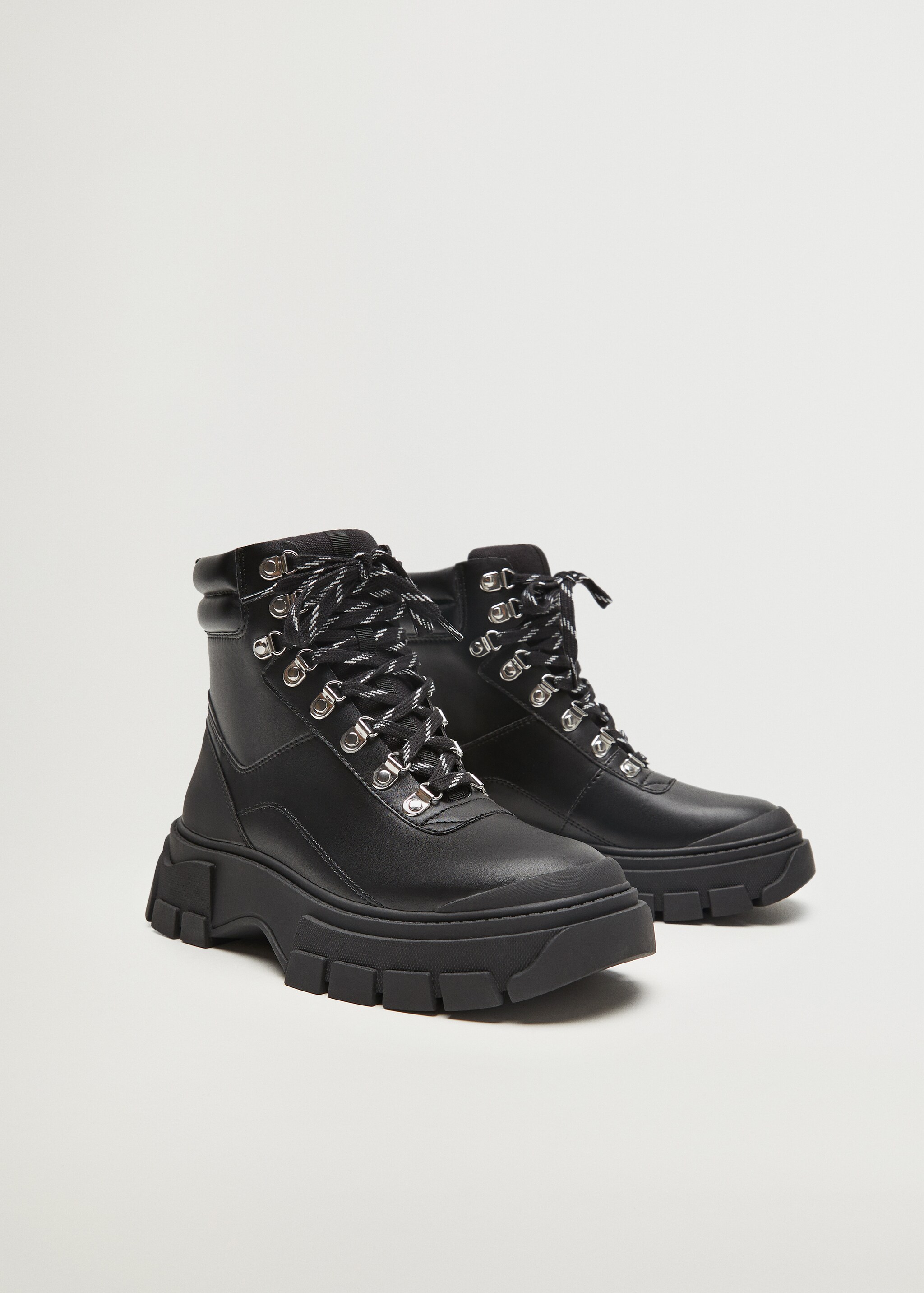 Bota montaña cordones - Plano medio