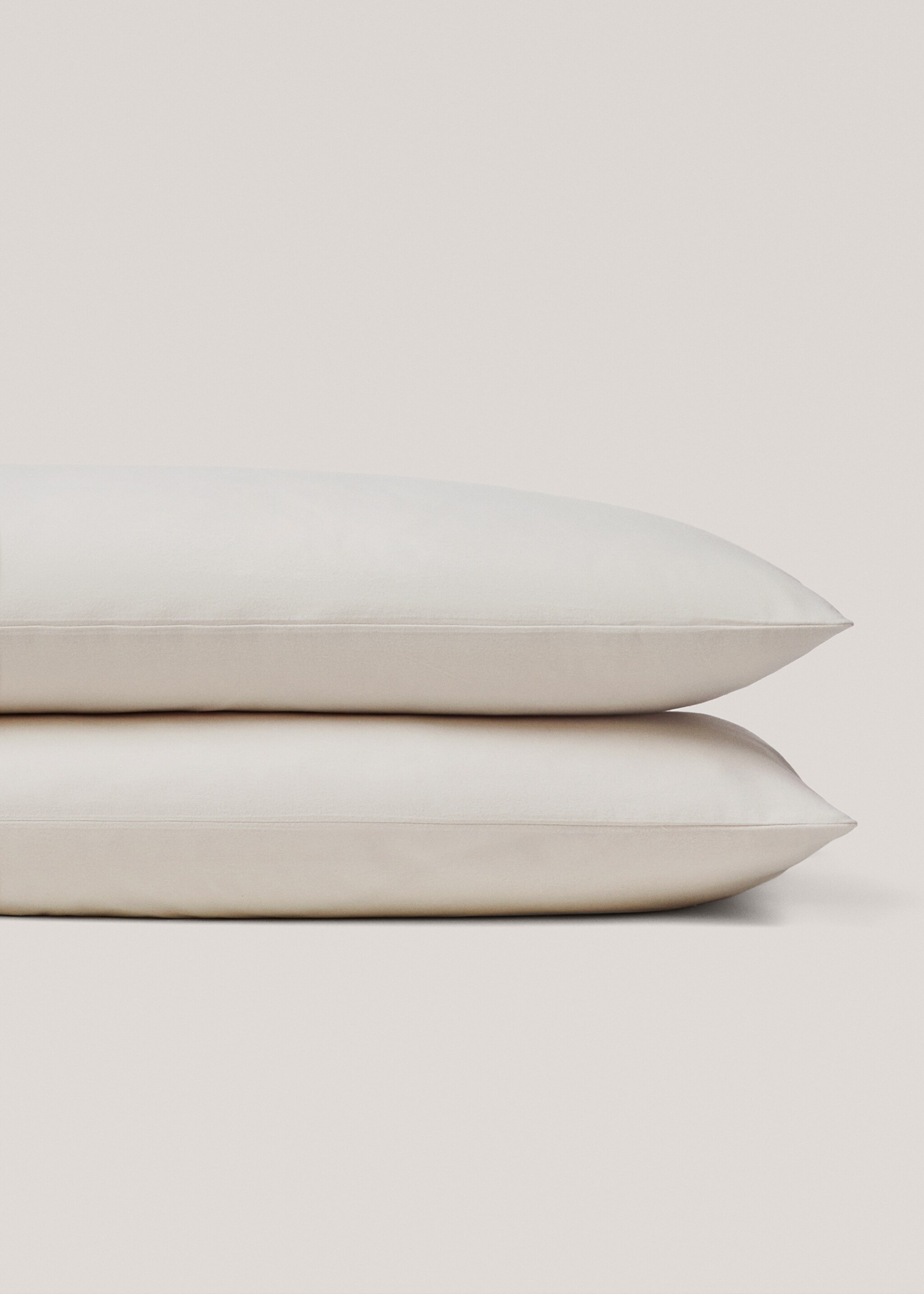 Plain flannel pillowcase 50x75cm - Details of the article 1, Beige. Ref: 77047655-00.