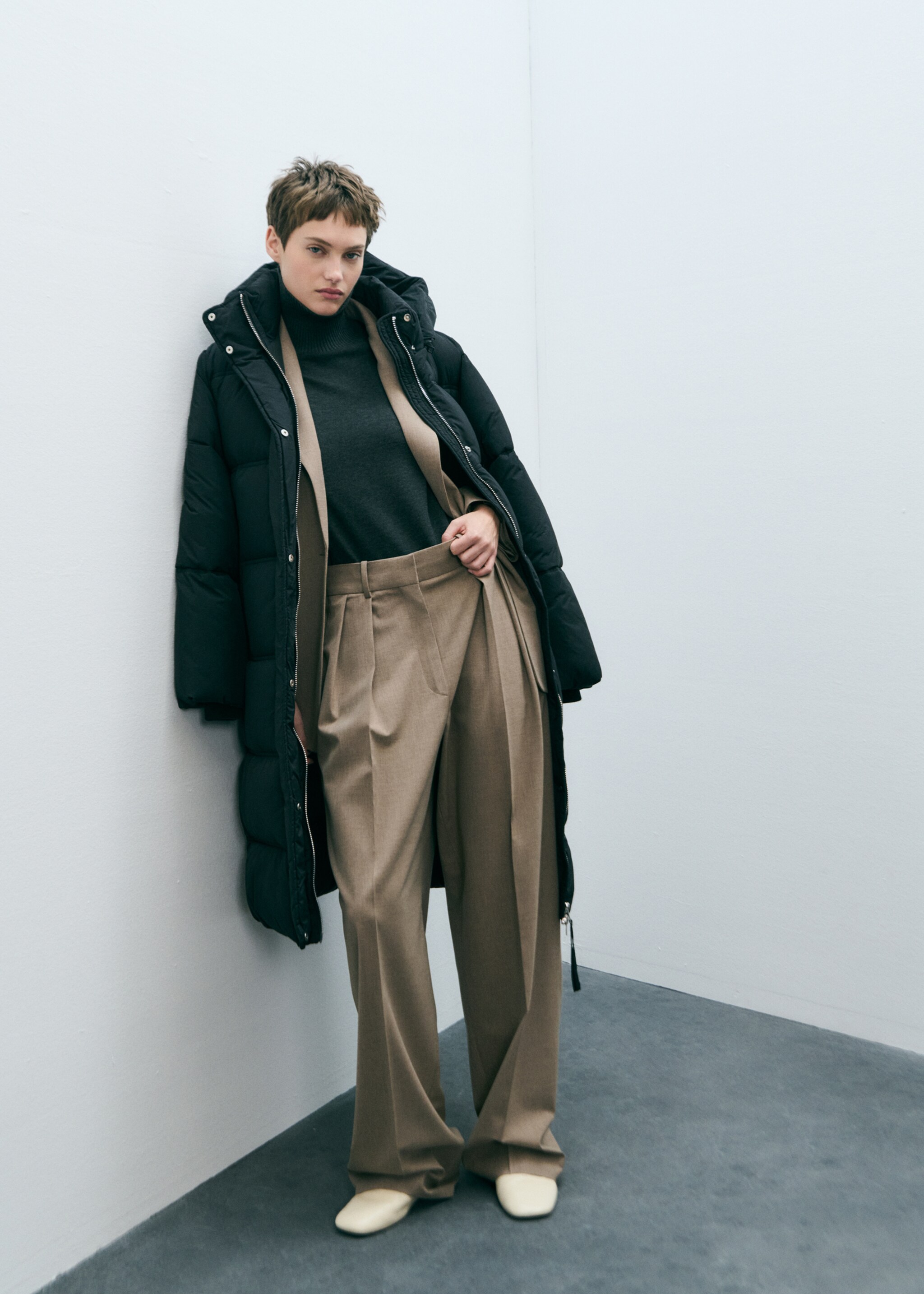 Quilted long coat - Details of the article 6, Black. Ref: 77047664-00.