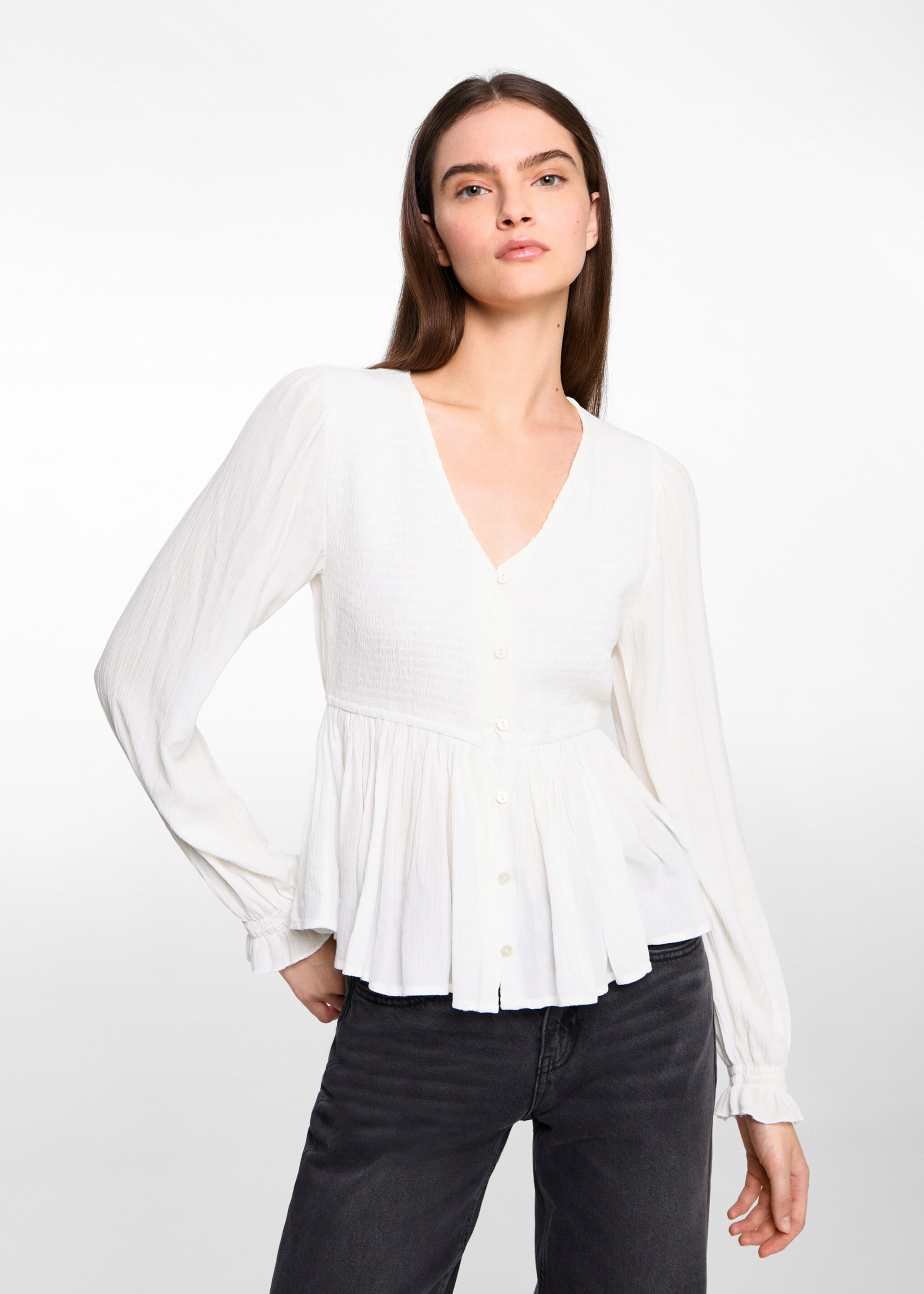 Fließende Bluse mit Raff-Details - Mittlere Ansicht, Cremeweiß. Ref: 77047672-00.