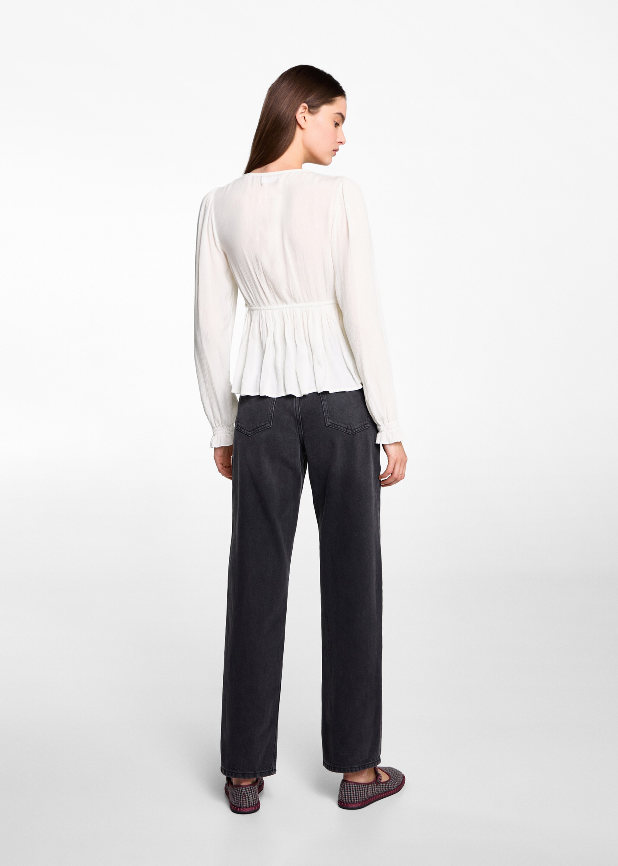 Fließende Bluse mit Raff-Details - Rückseite des Artikels, Cremeweiß. Ref: 77047672-00.
