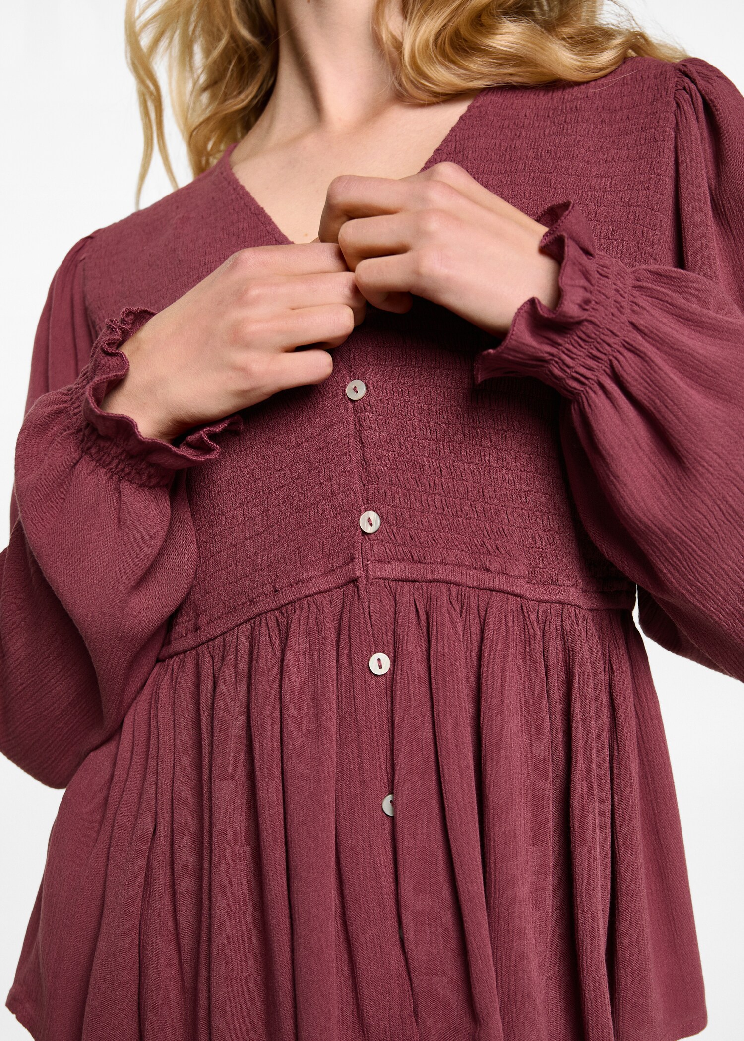 Fließende Bluse mit Raff-Details - Detail des Artikels 6
