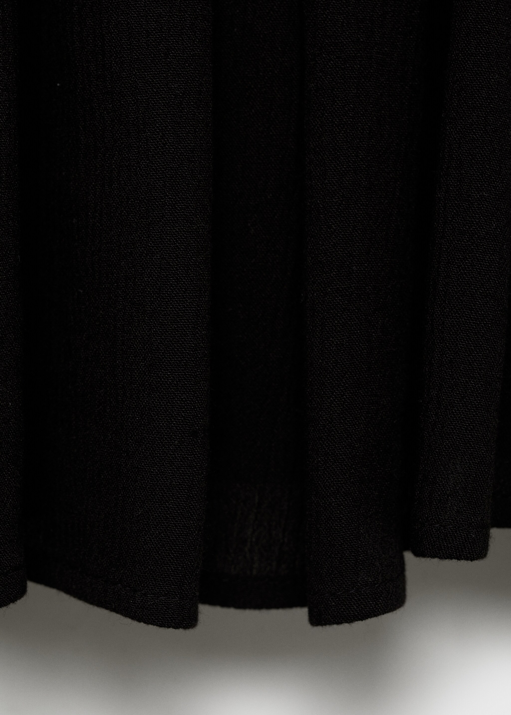 Fließende Bluse mit Raff-Details - Detail des Artikels 0, Schwarz. Ref: 77047672-00.