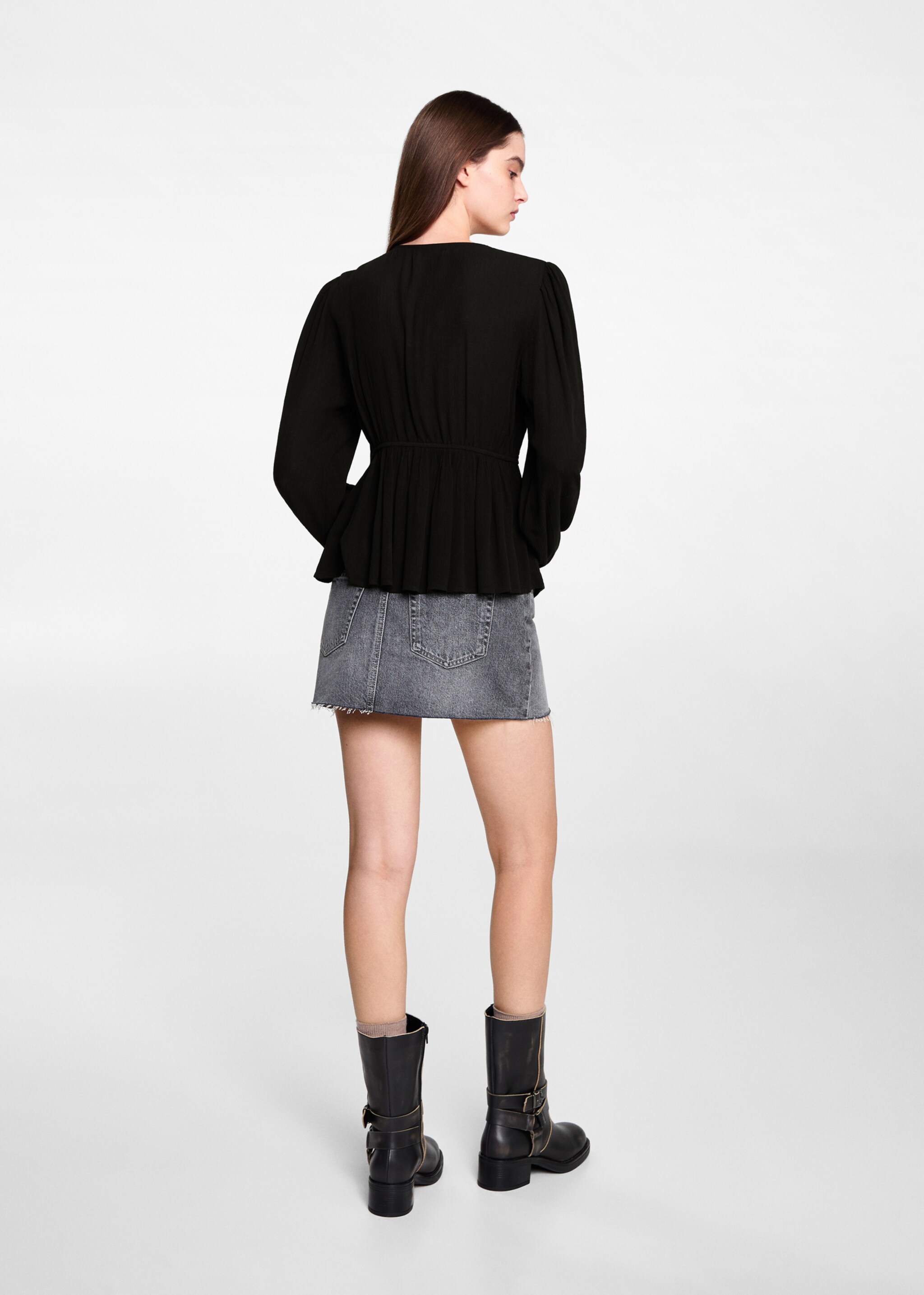 Fließende Bluse mit Raff-Details - Rückseite des Artikels, Schwarz. Ref: 77047672-00.