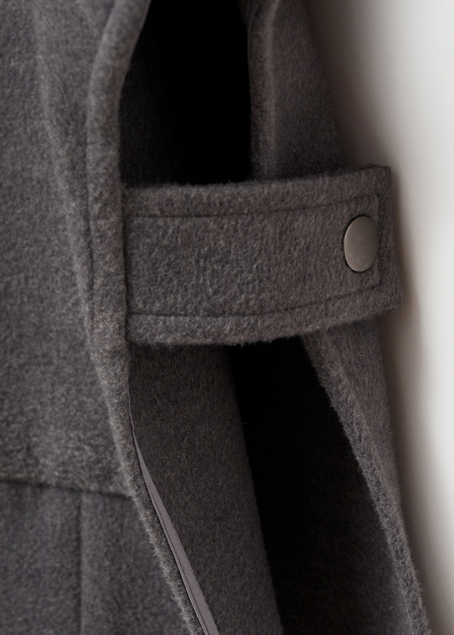 Cape jacket with buttons - Details of the article 8