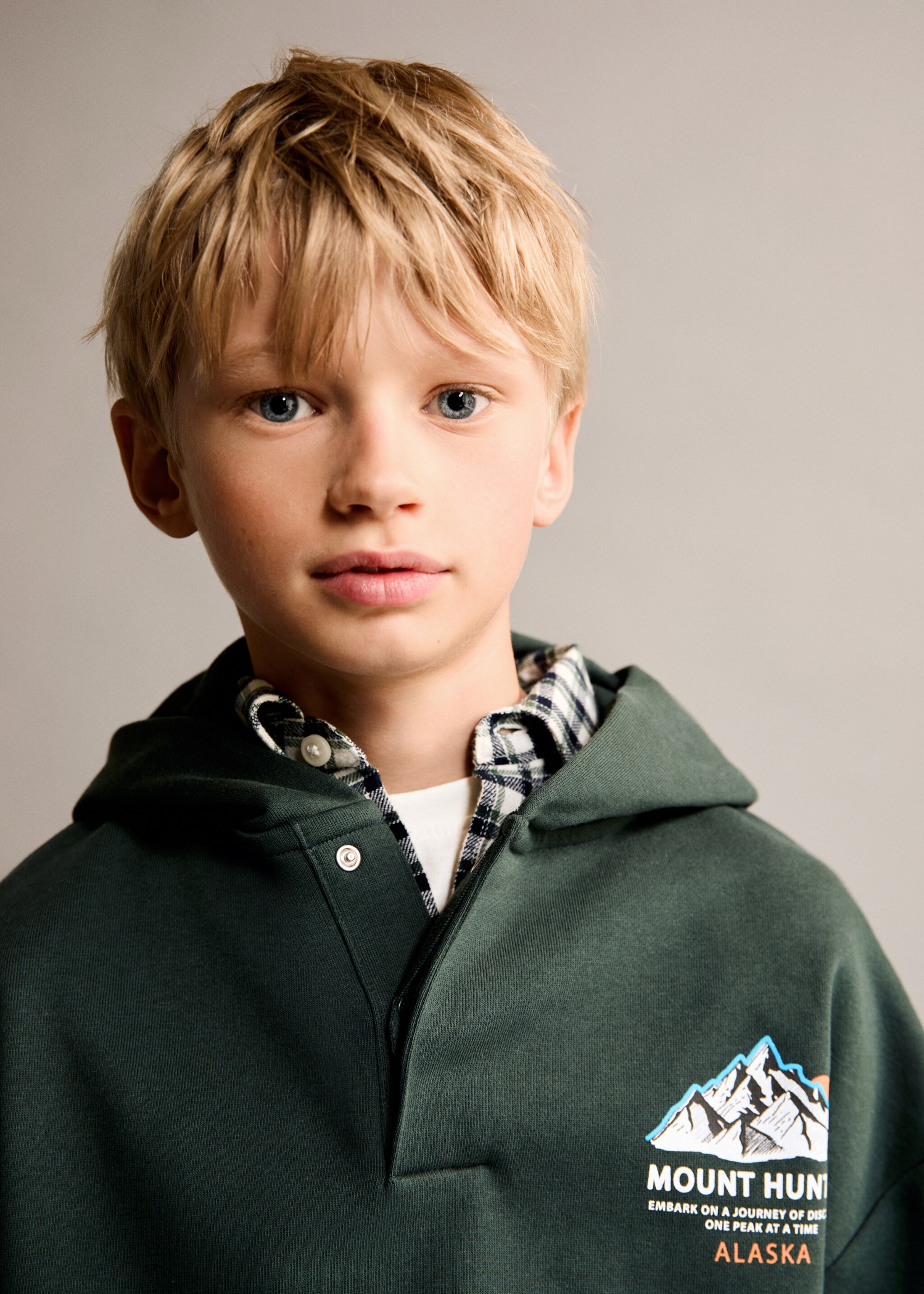 Sweatshirt com gola de polo - Pormenor do artigo 1, Verde-escuro. Ref: 77047684-00.