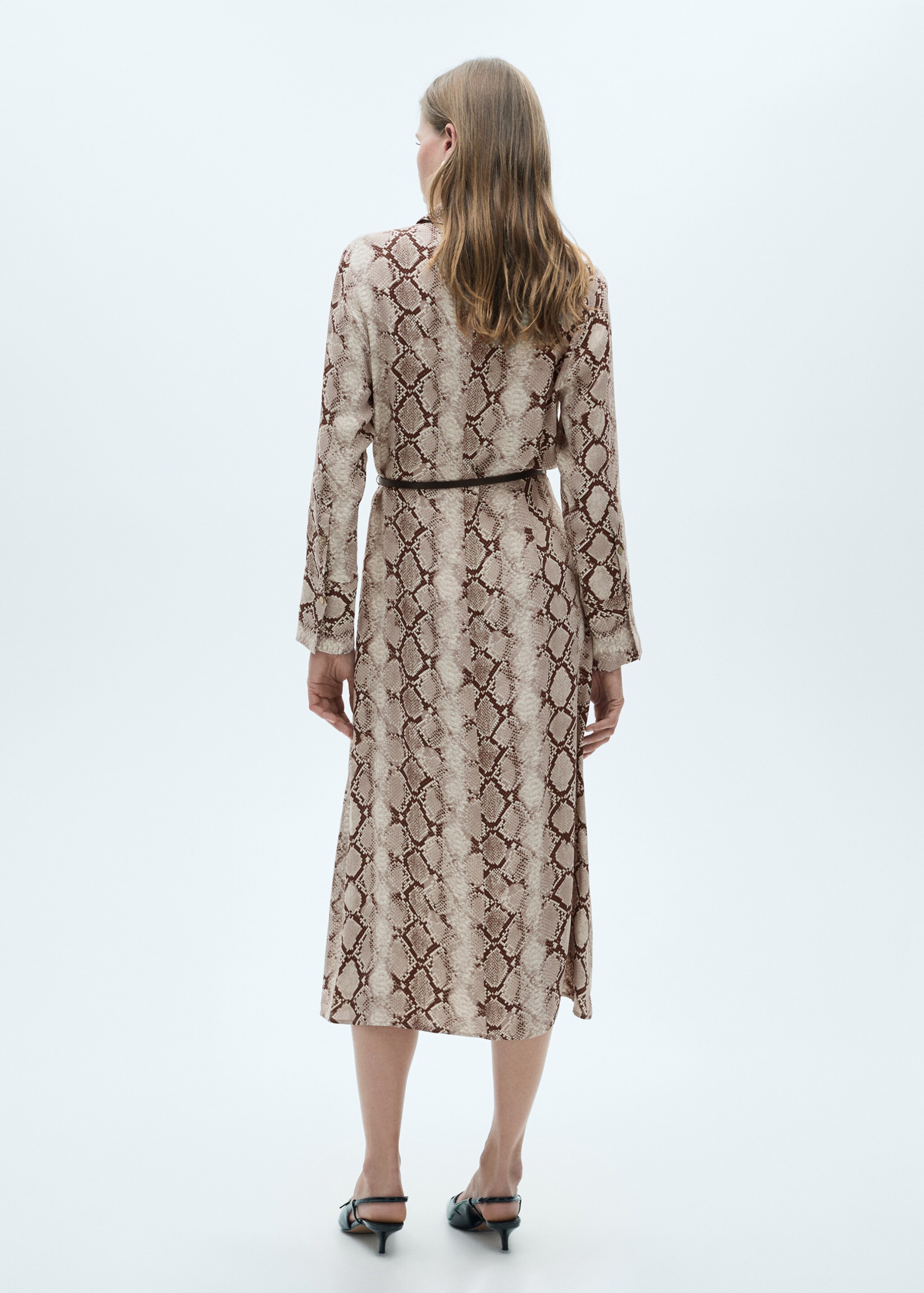 Hemdkleid mit Schlangenmuster - Rückseite des Artikels, Braun. Ref: 77047686-00.
