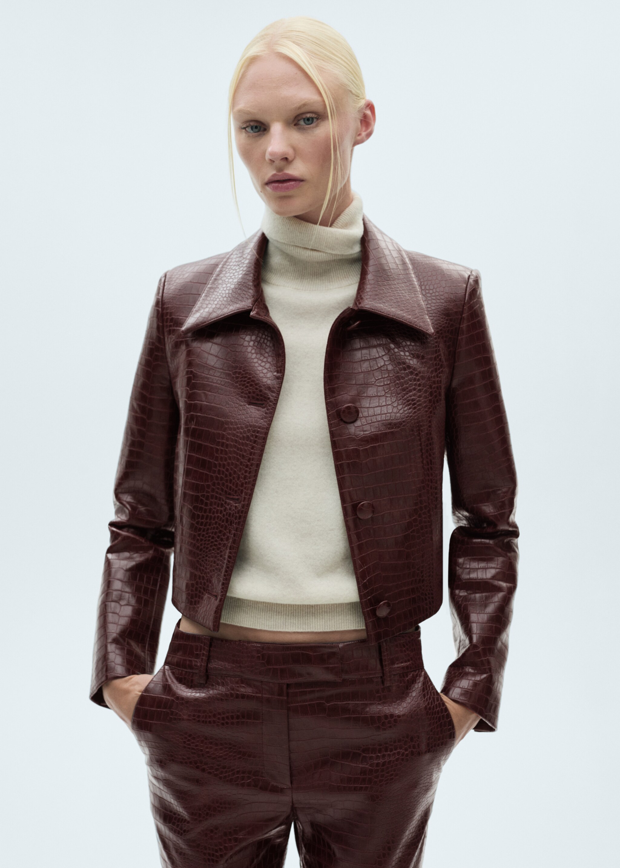 Crocodrile-effect cropped jacket - Medium plane, Burgundy. Ref: 77047692-00.