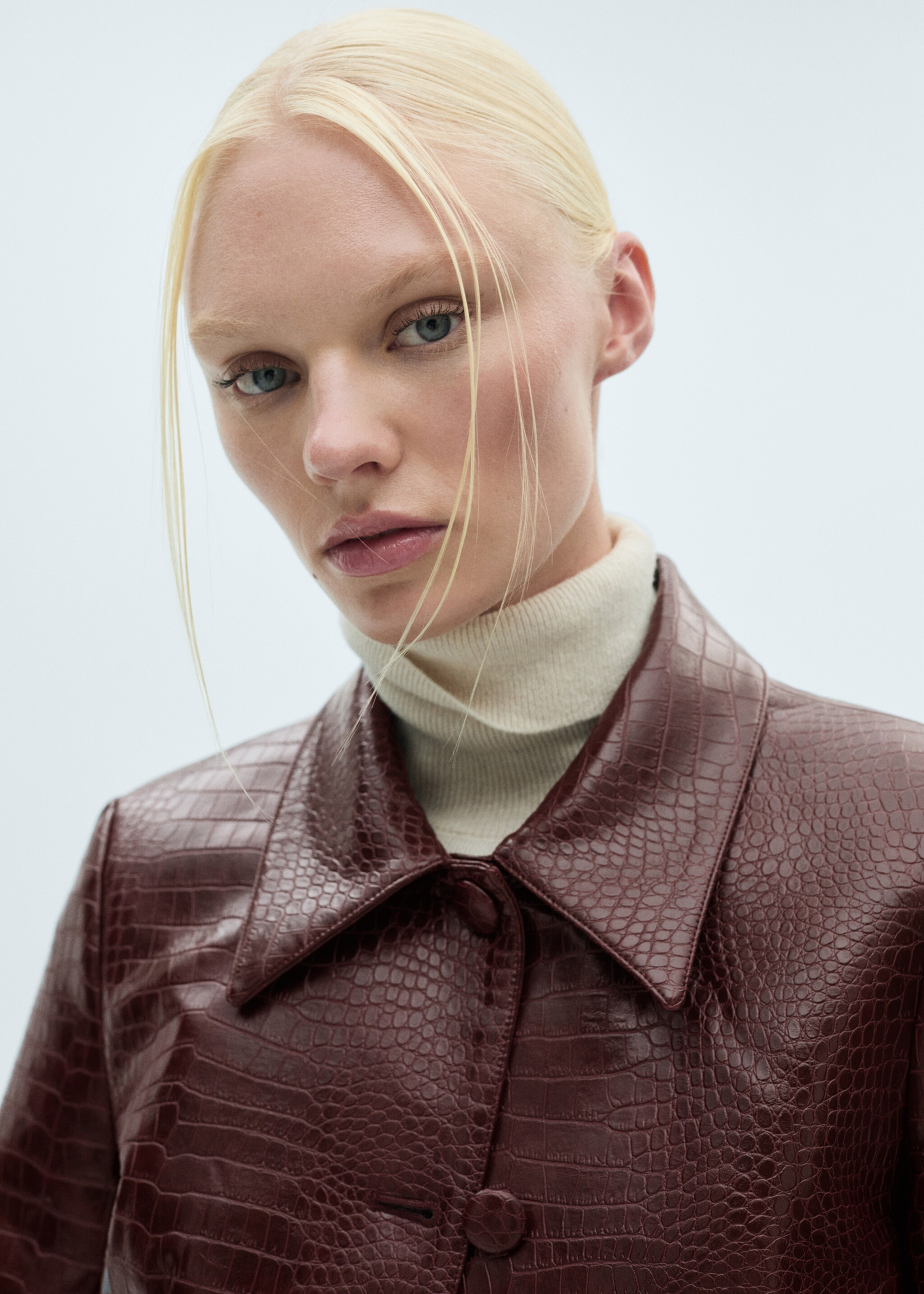 Crocodrile-effect cropped jacket - Details of the article 1, Burgundy. Ref: 77047692-00.