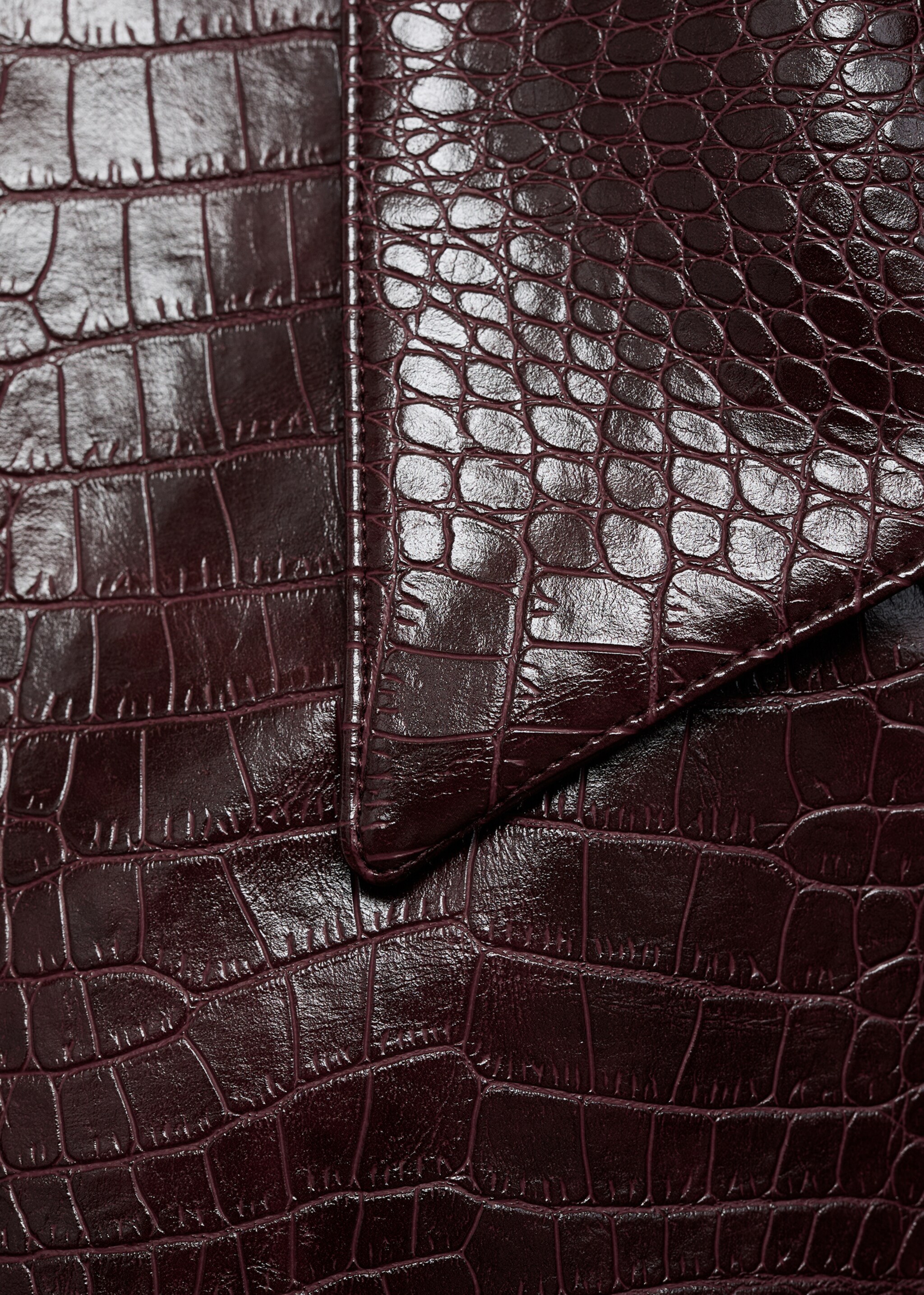 Crocodrile-effect cropped jacket - Details of the article 8, Burgundy. Ref: 77047692-00.