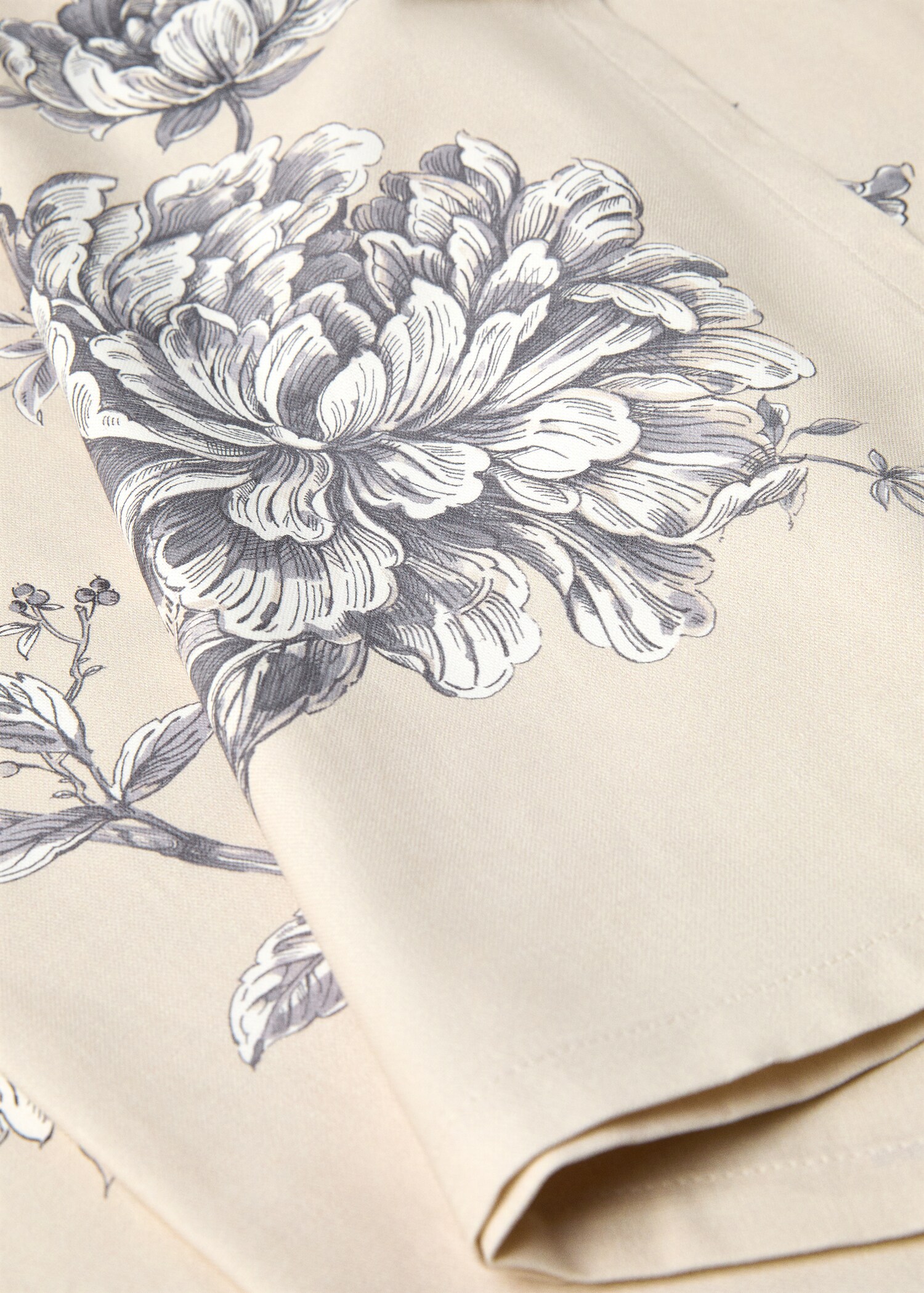 Cotton tablecloth with floral design for 2 to 4 diners - Details of the article 1