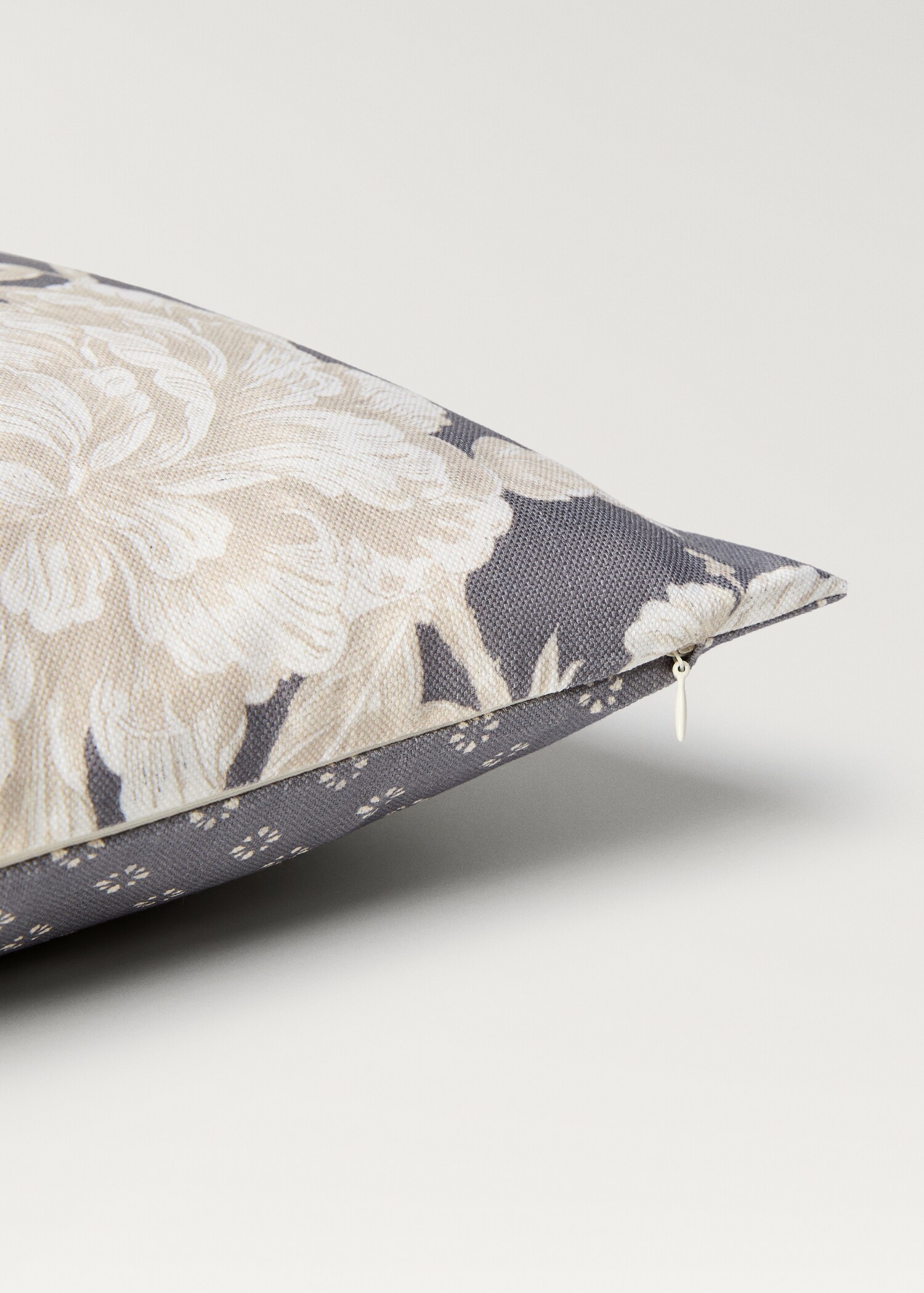 Kissenhülle mit Blumendesign - Detail des Artikels 1