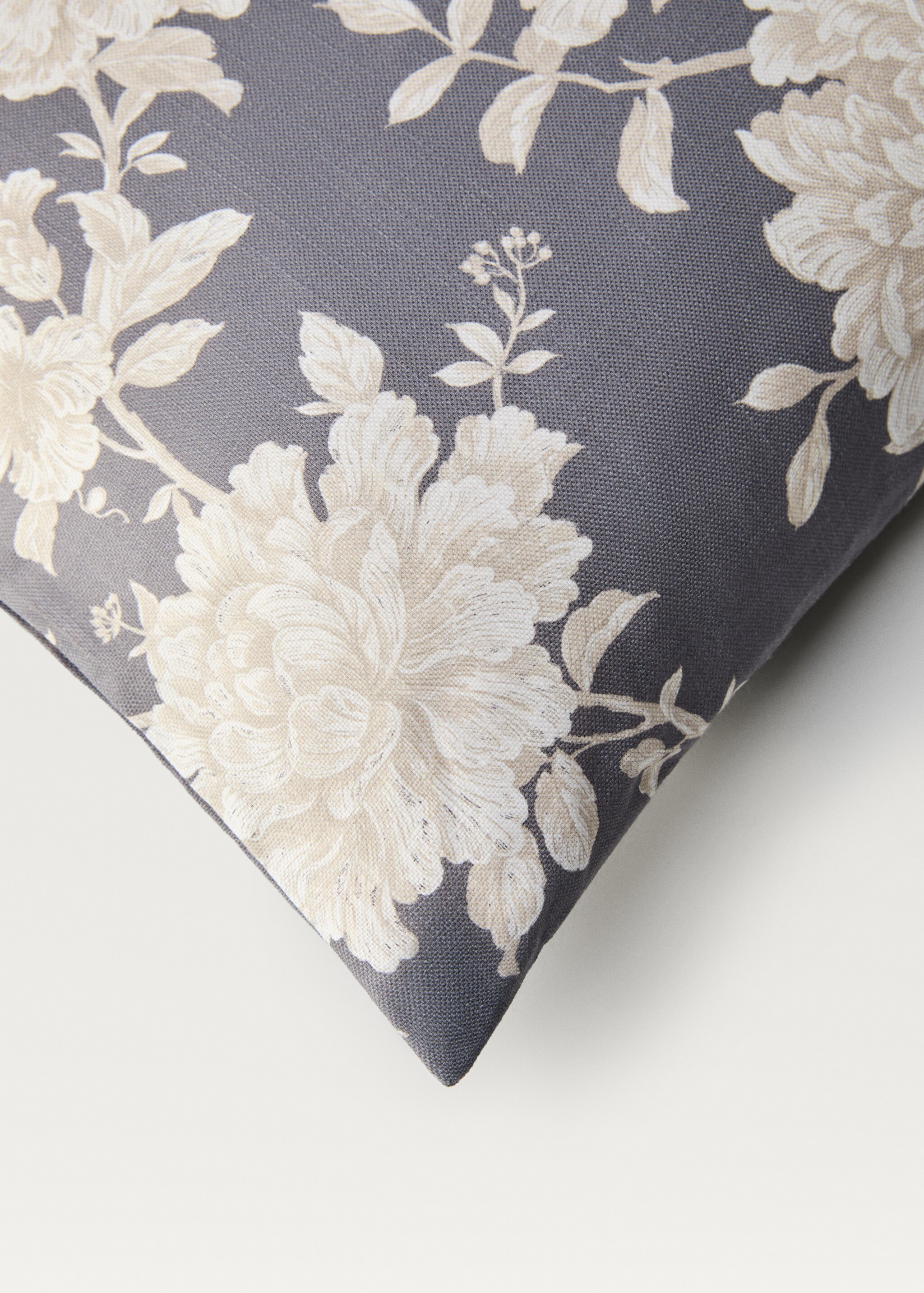 Kissenhülle mit Blumendesign - Detail des Artikels 2, Blau. Ref: 77047707-00.