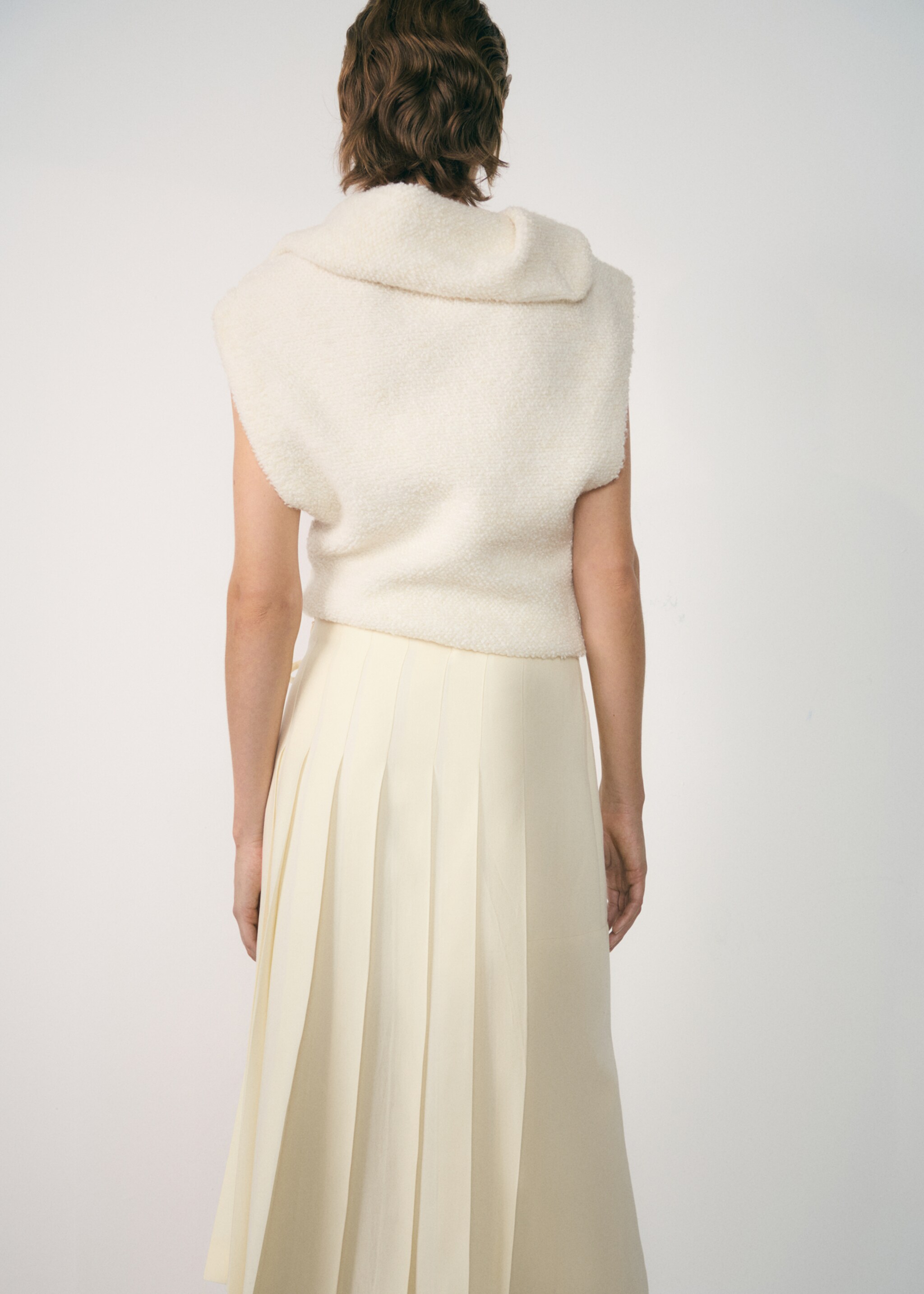 Turtleneck knit top - Details of the article 1, White. Ref: 77047712-00.