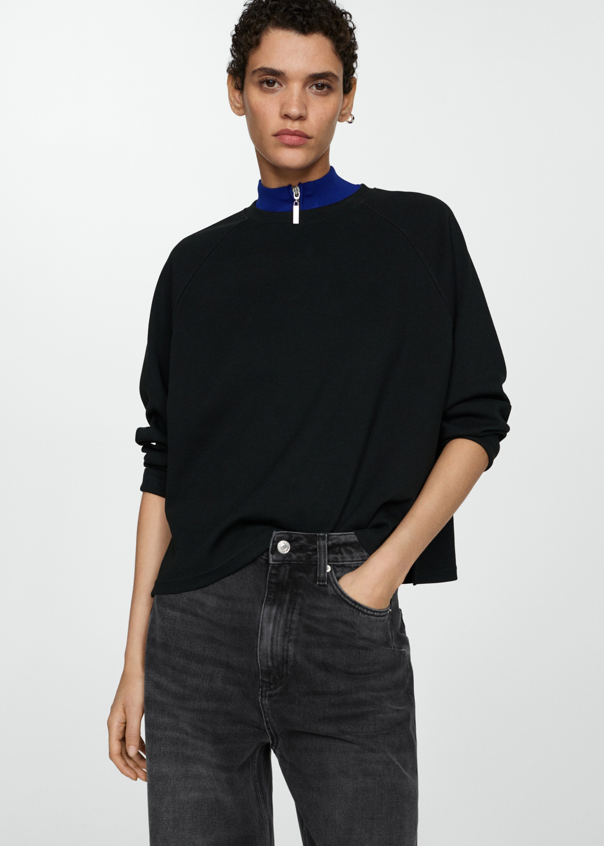 Jeans Balloon mit hohem Bund - Detail des Artikels 2, Black denim. Ref: 77047715-00.