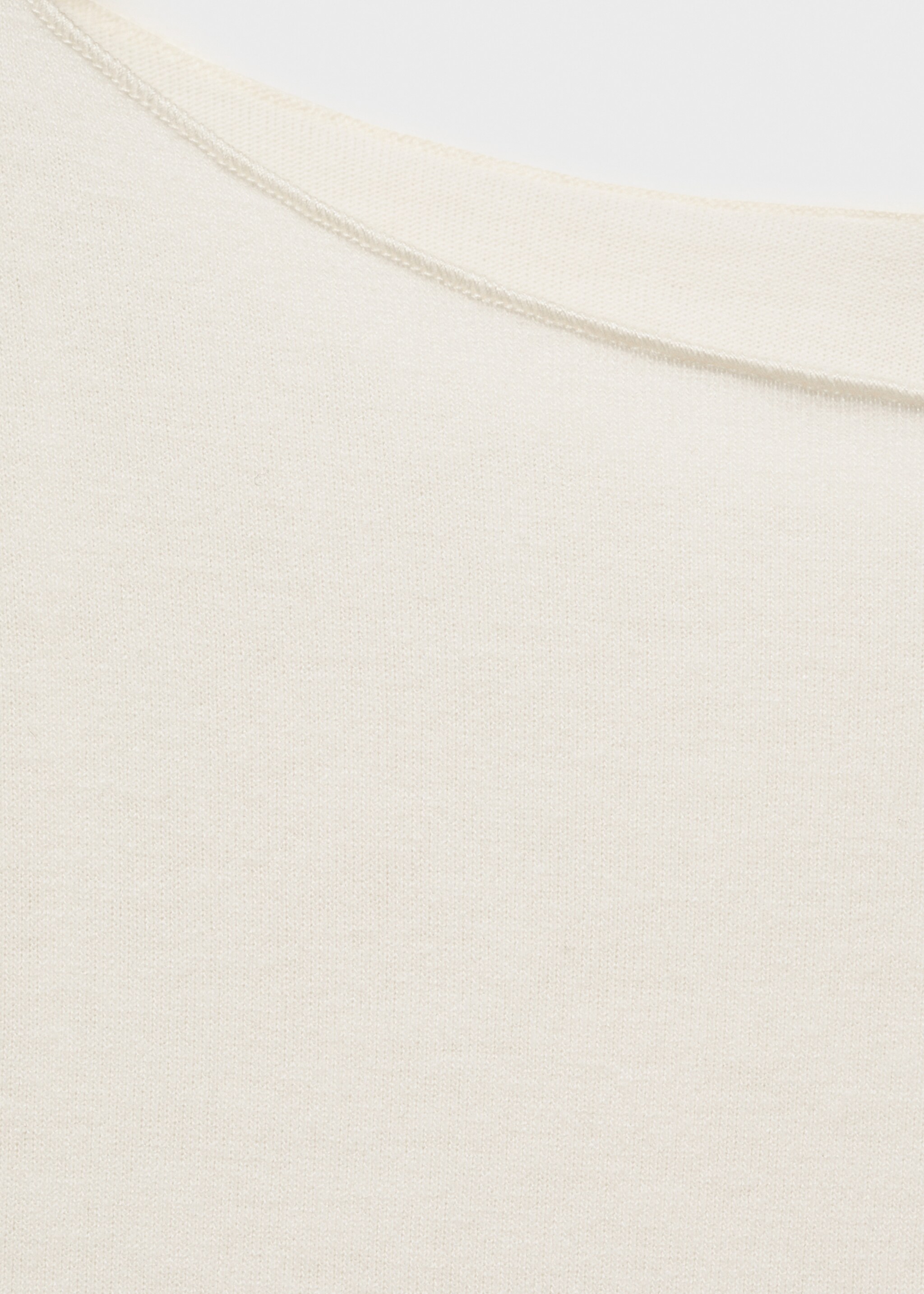 T-shirt met lange mouwen en boothals - Detail van het artikel 8, Gebroken wit. Ref: 77047717-00.