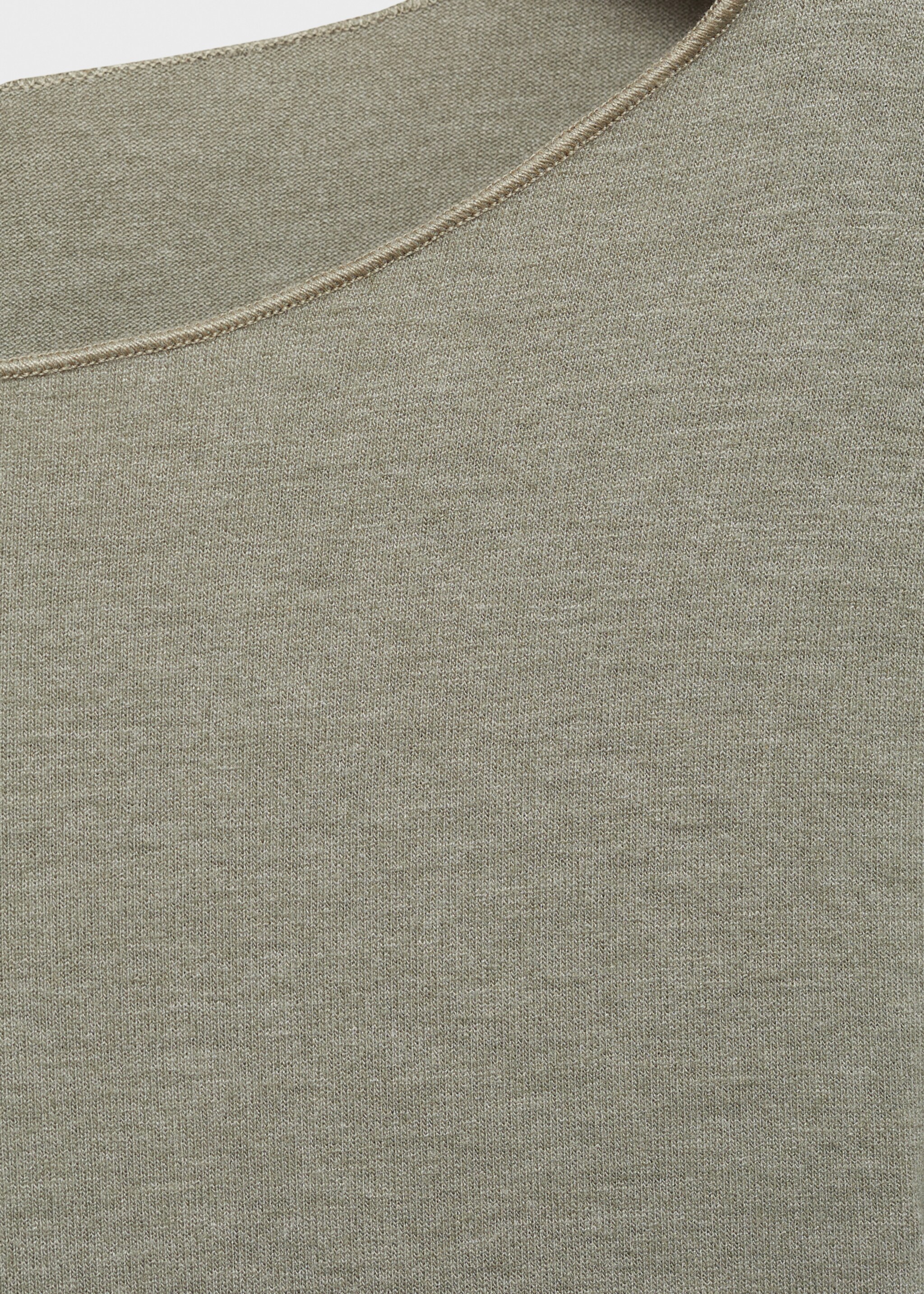 T-shirt met lange mouwen en boothals - Detail van het artikel 8, Kaki. Ref: 77047717-00.