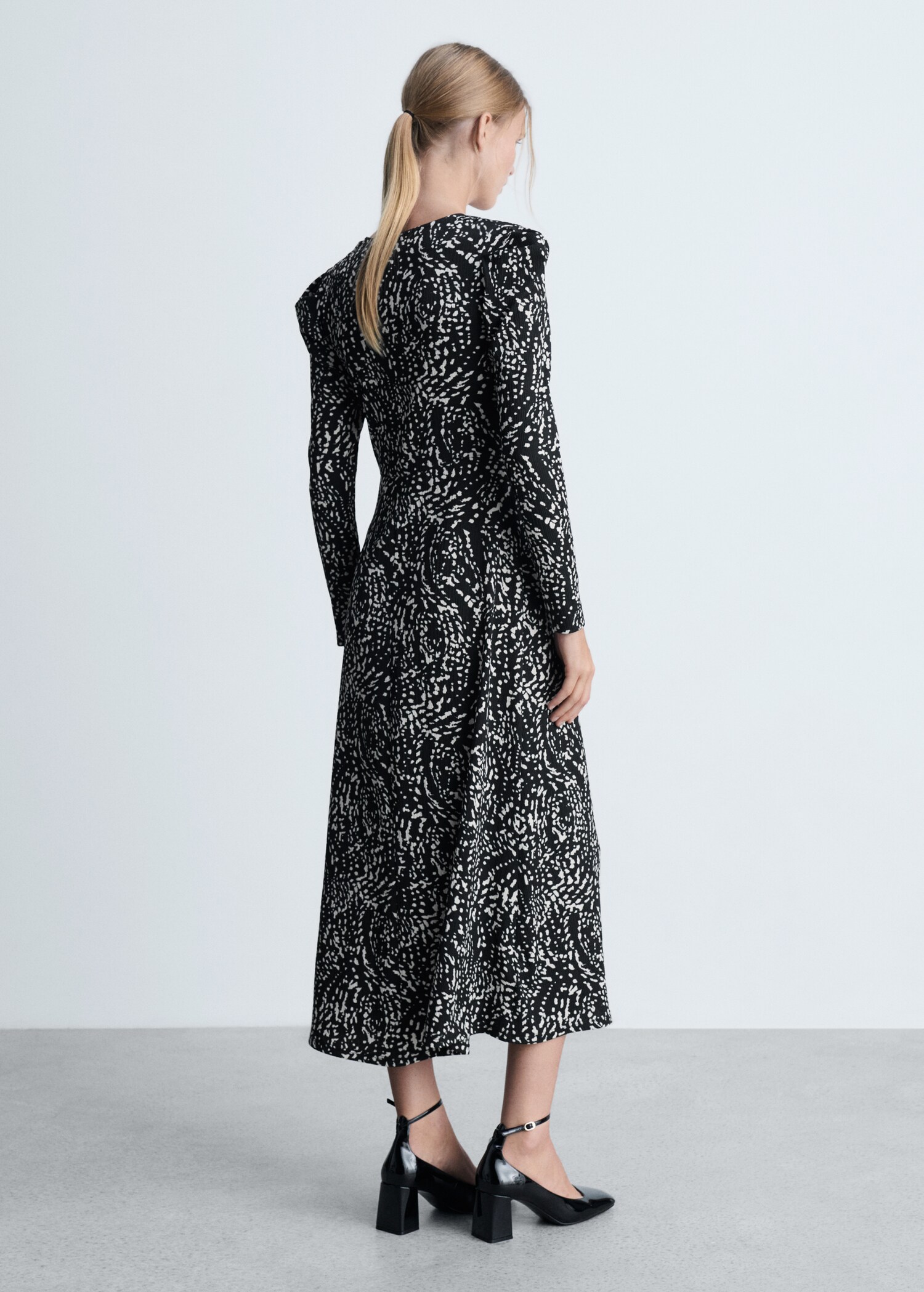 Printed dress with balloon sleeves - Reverse of the article