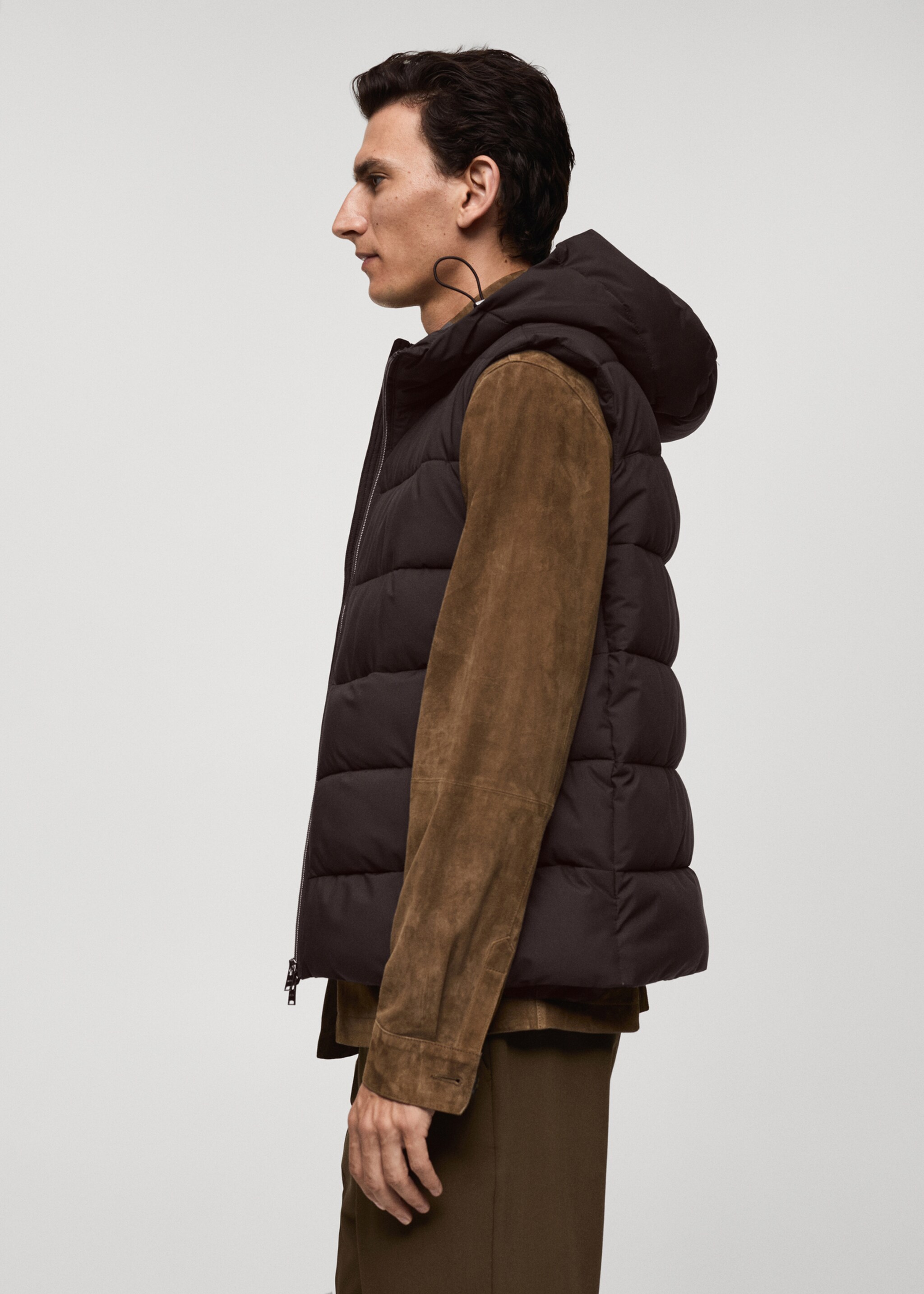 Water-repellent quilted gilet - Details of the article 2, Brown. Ref: 77047911-00.