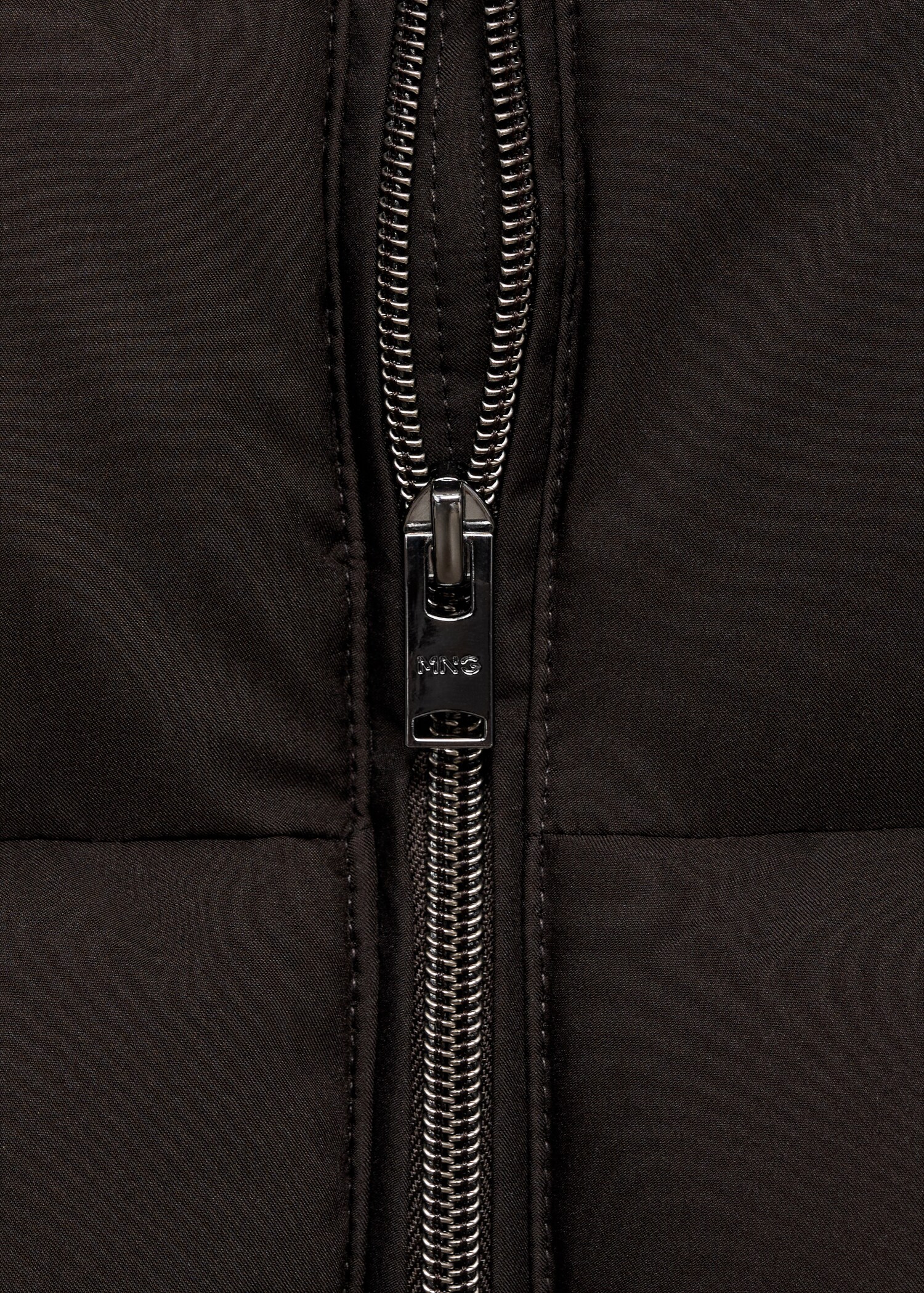 Water-repellent quilted gilet - Details of the article 8