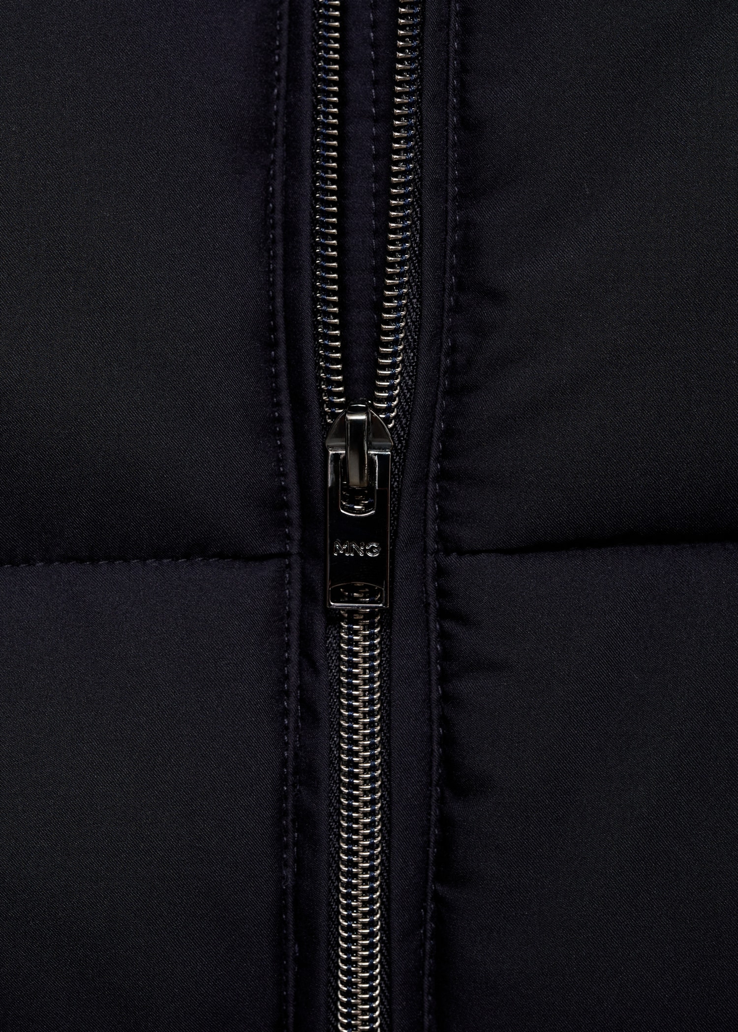 Water-repellent quilted gilet - Details of the article 8
