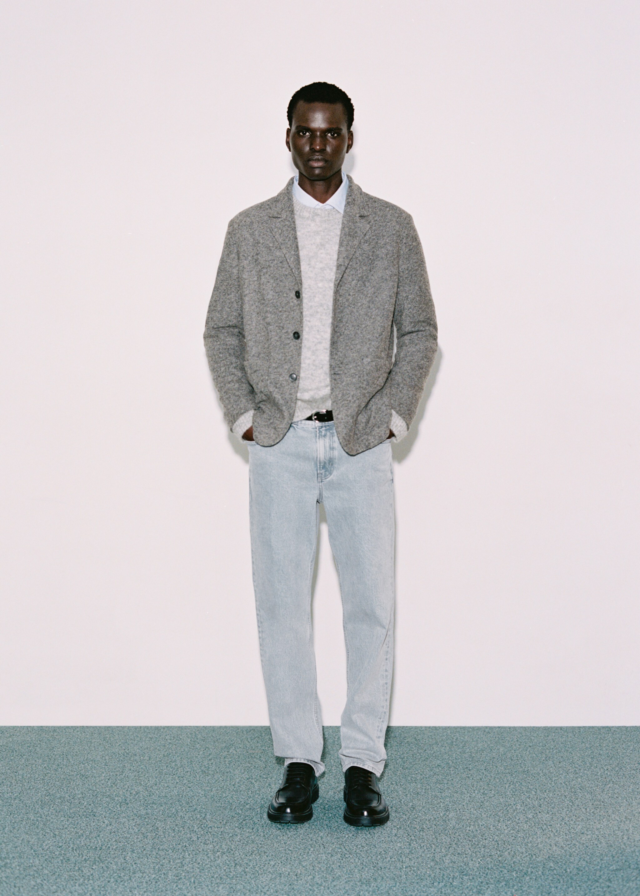 Regular-fit jeans in light wash - Details of the article 3
