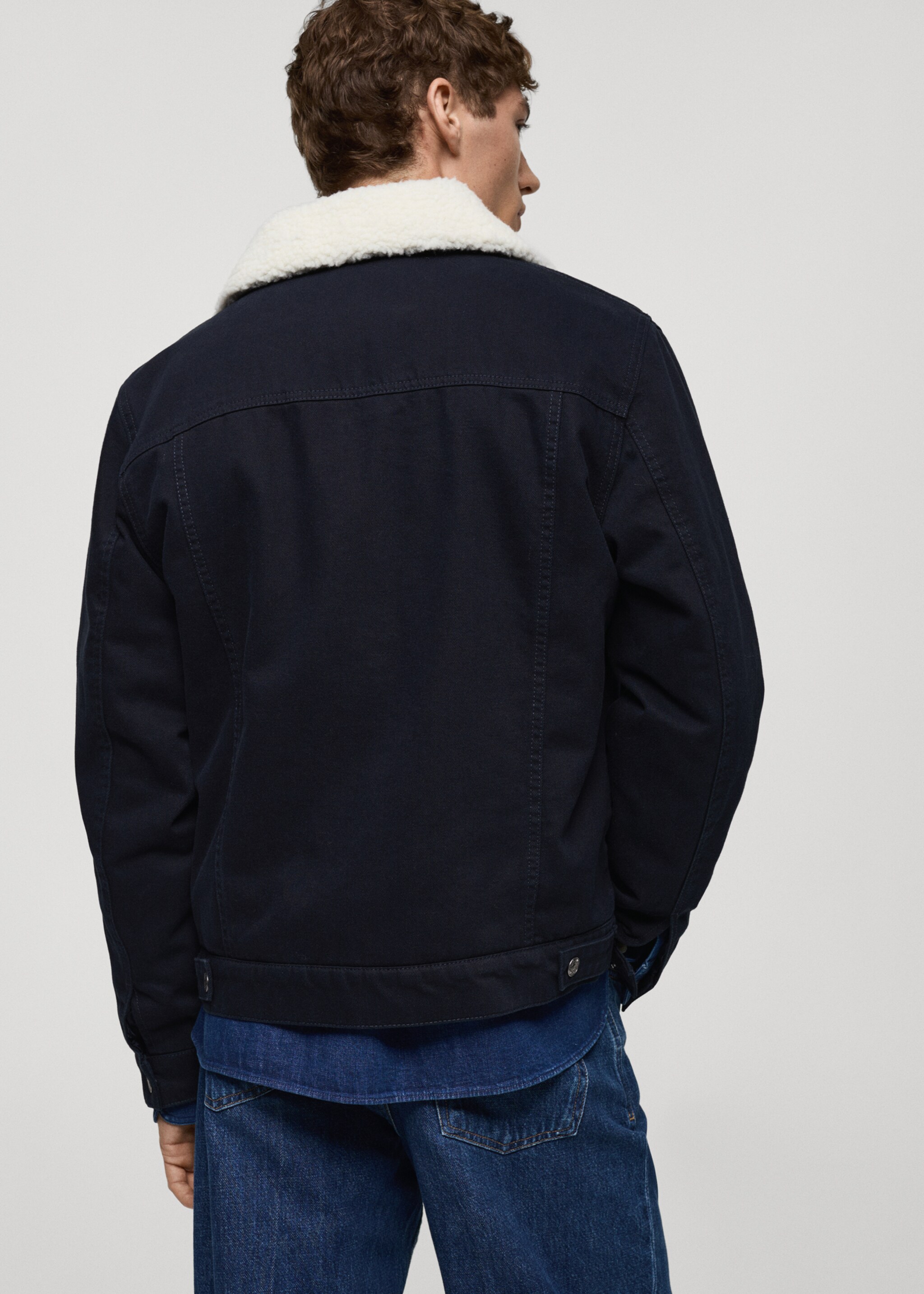 Blouson en jean col imitation mouton retourné - Verso de l’article, Bleu marine foncé. Ref: 77047915-00.