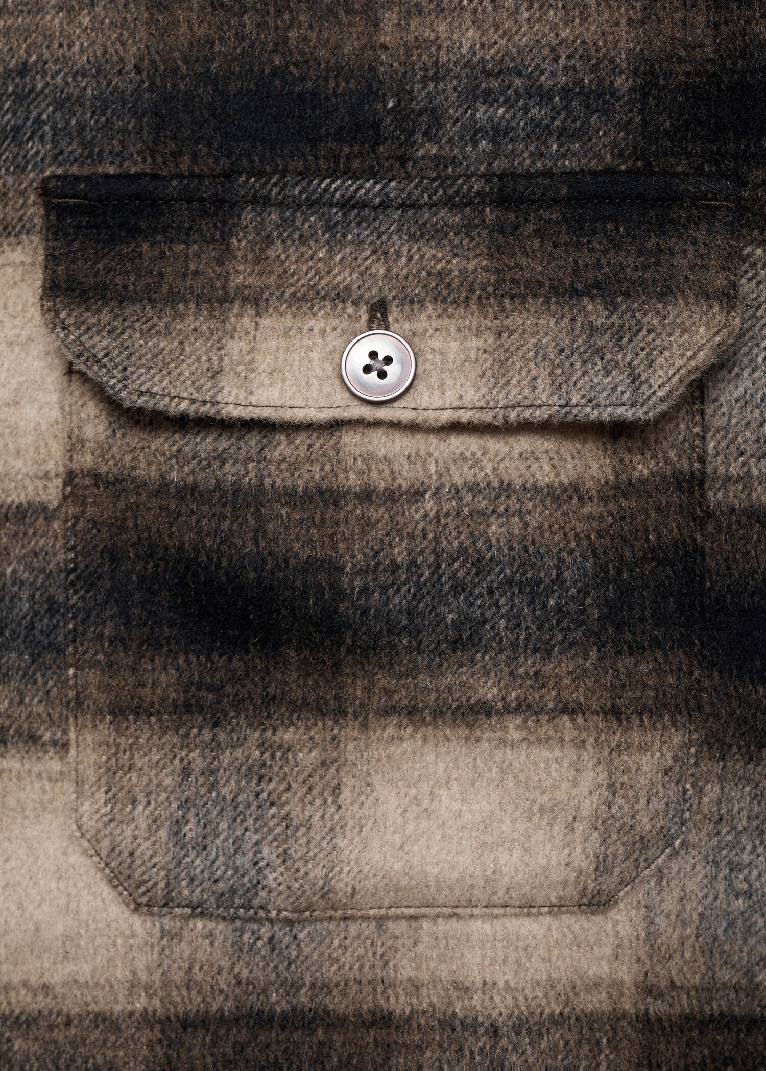 Check wool overshirt - Details of the article 0